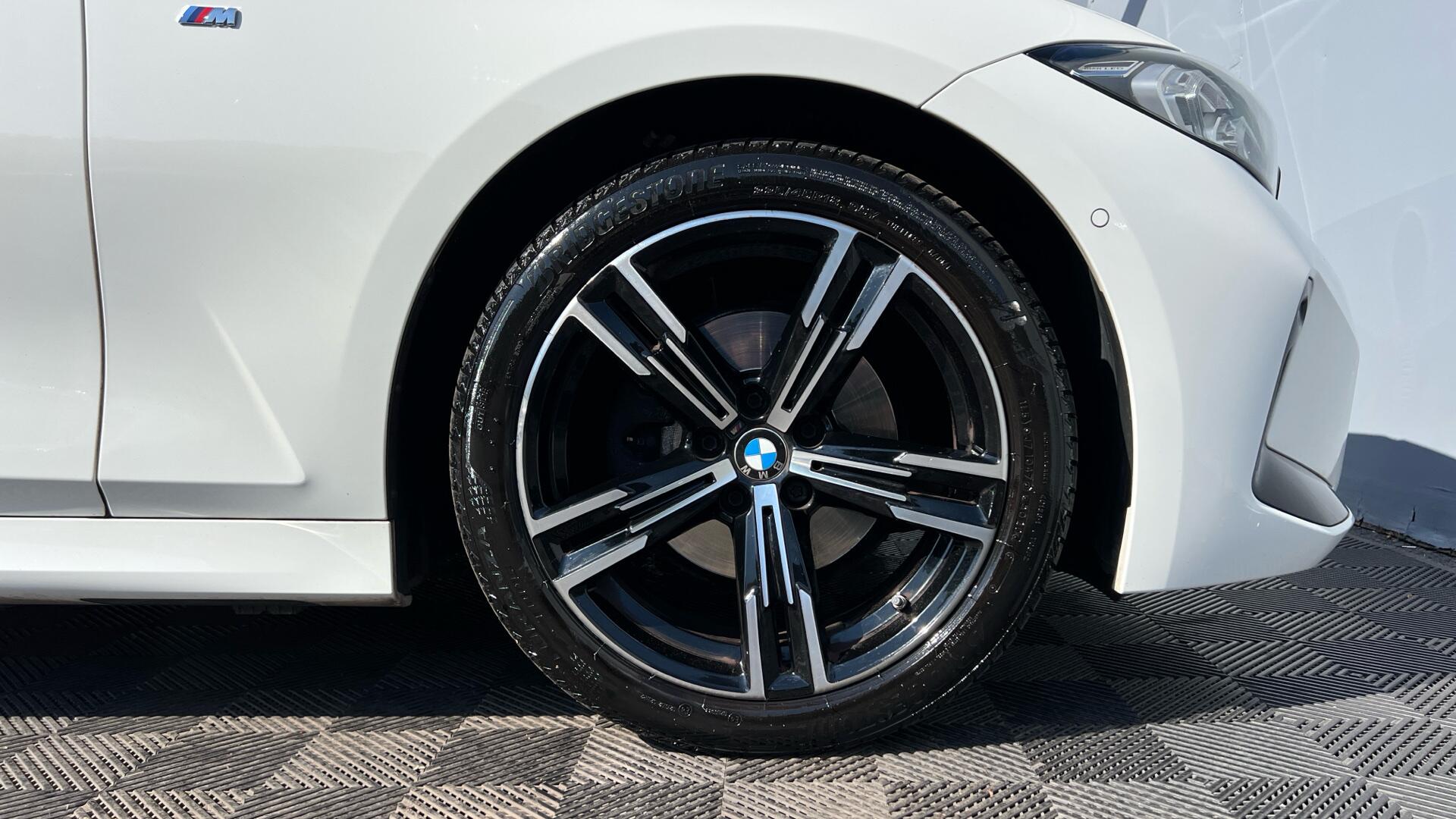 BMW 3 Series view 14