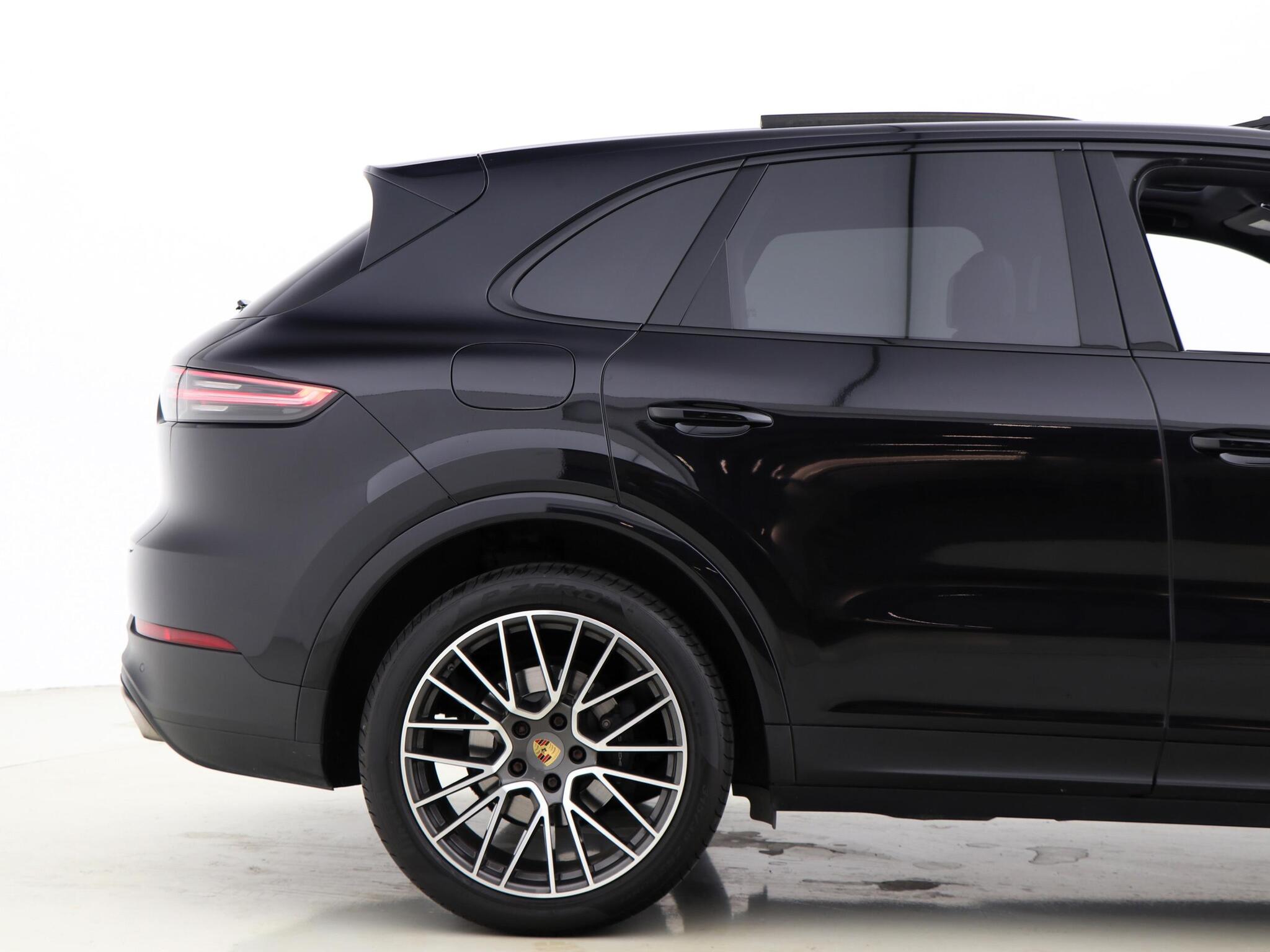 Porsche Cayenne view 16