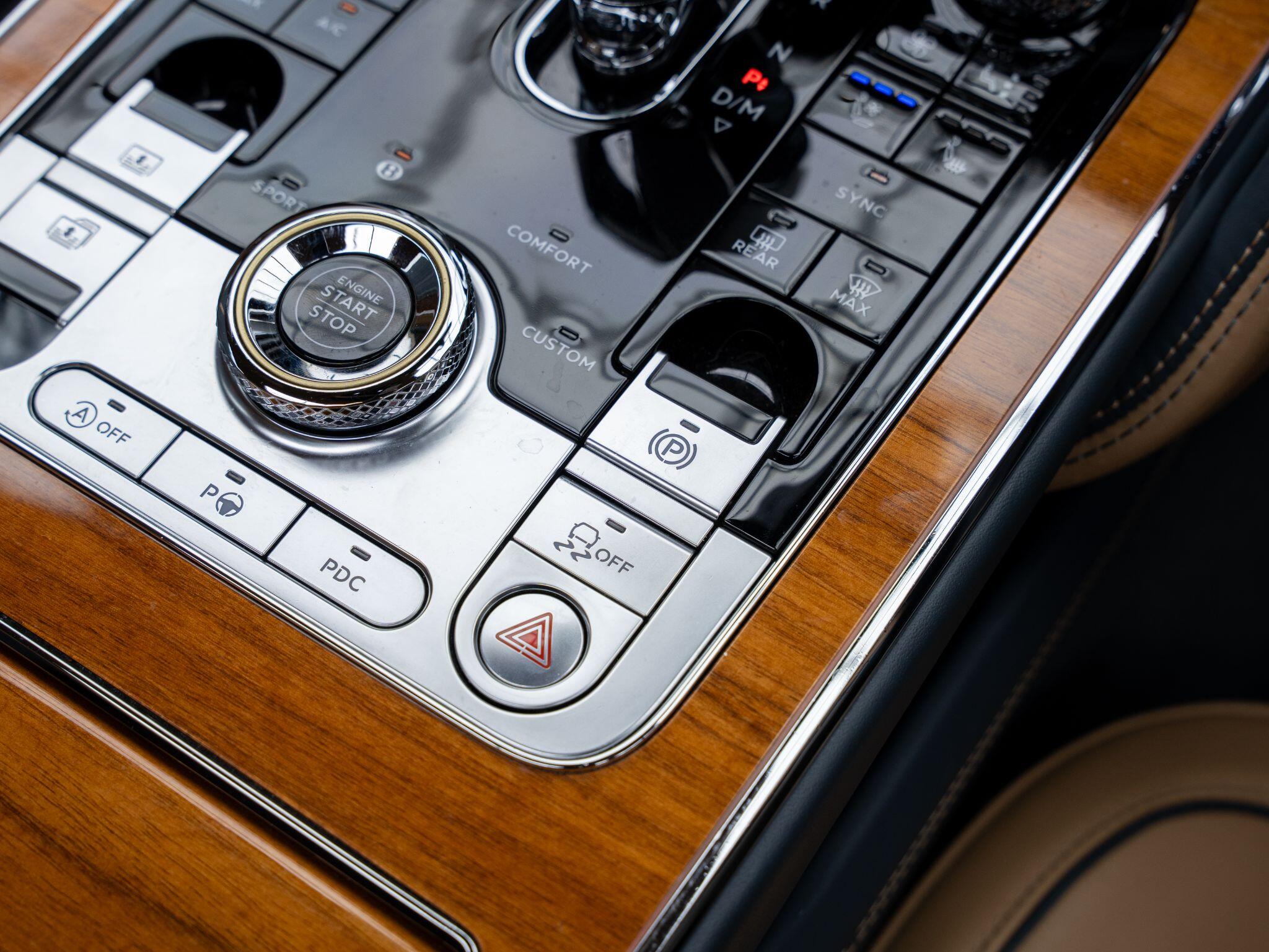 Bentley Flying Spur view 38