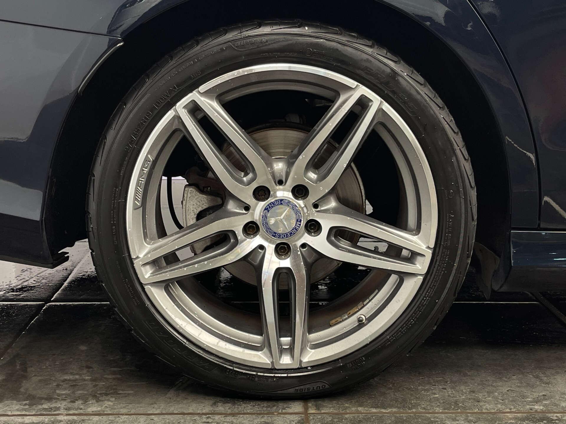 Mercedes-Benz E Class view 26