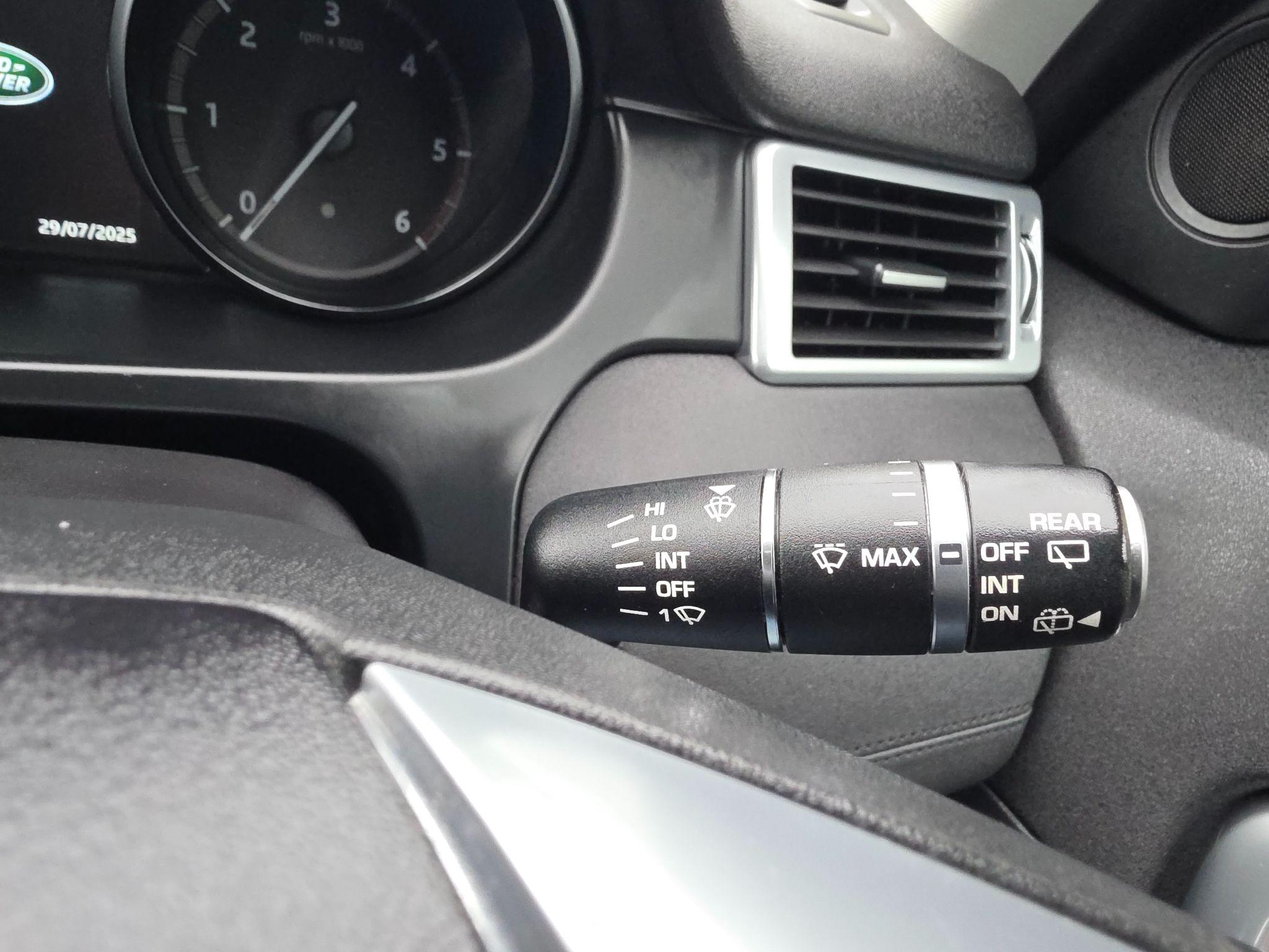 2017 Land Rover Discovery Sport 2.0 TD4 SE 4WD Euro 6 (s/s) 5dr (5 Seat) • 60,214 miles image 53