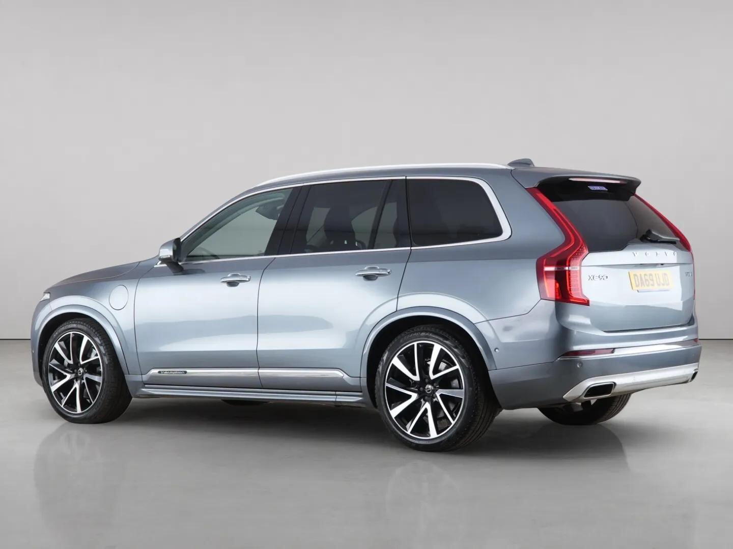 Volvo XC90 view 8