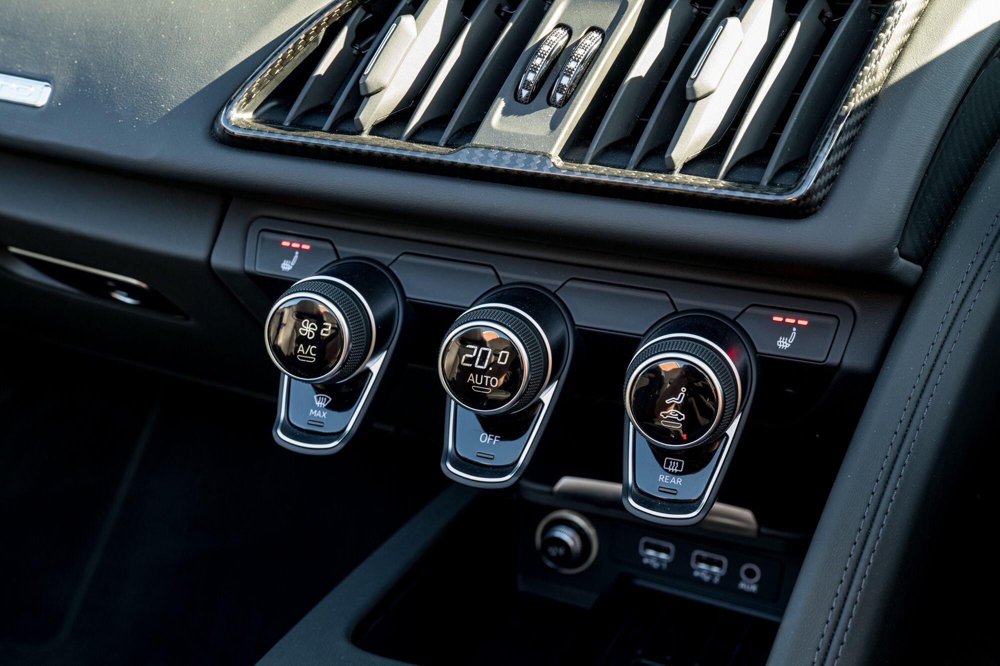 Audi R8 view 70