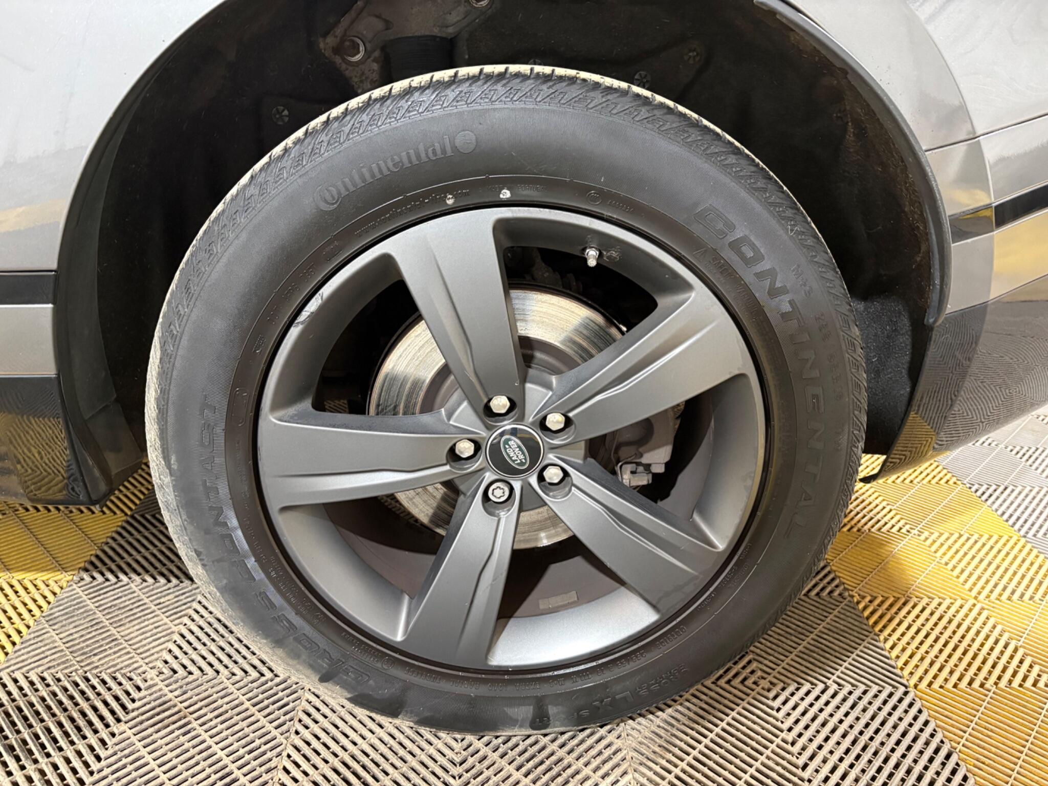 Land Rover Range Rover Velar view 15