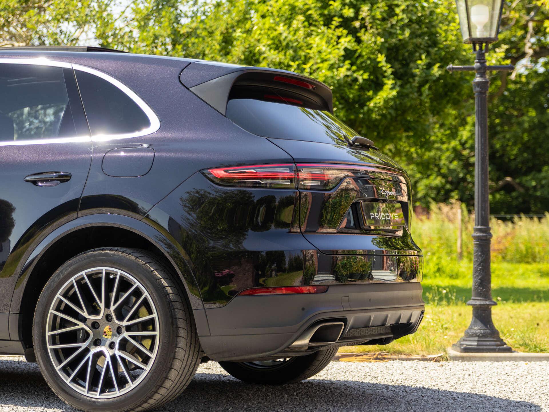 Porsche Cayenne view 31