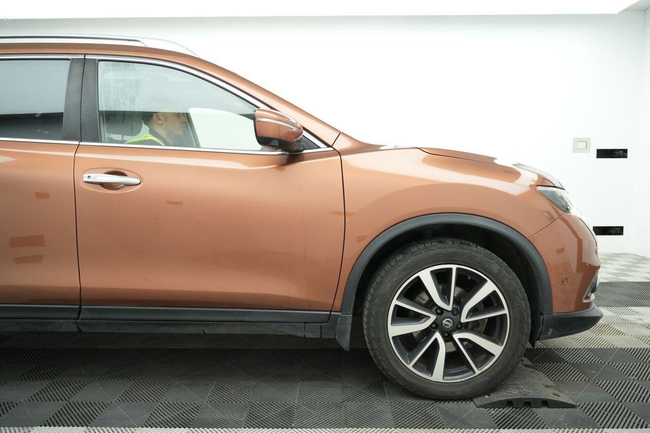 Nissan X-Trail view 3