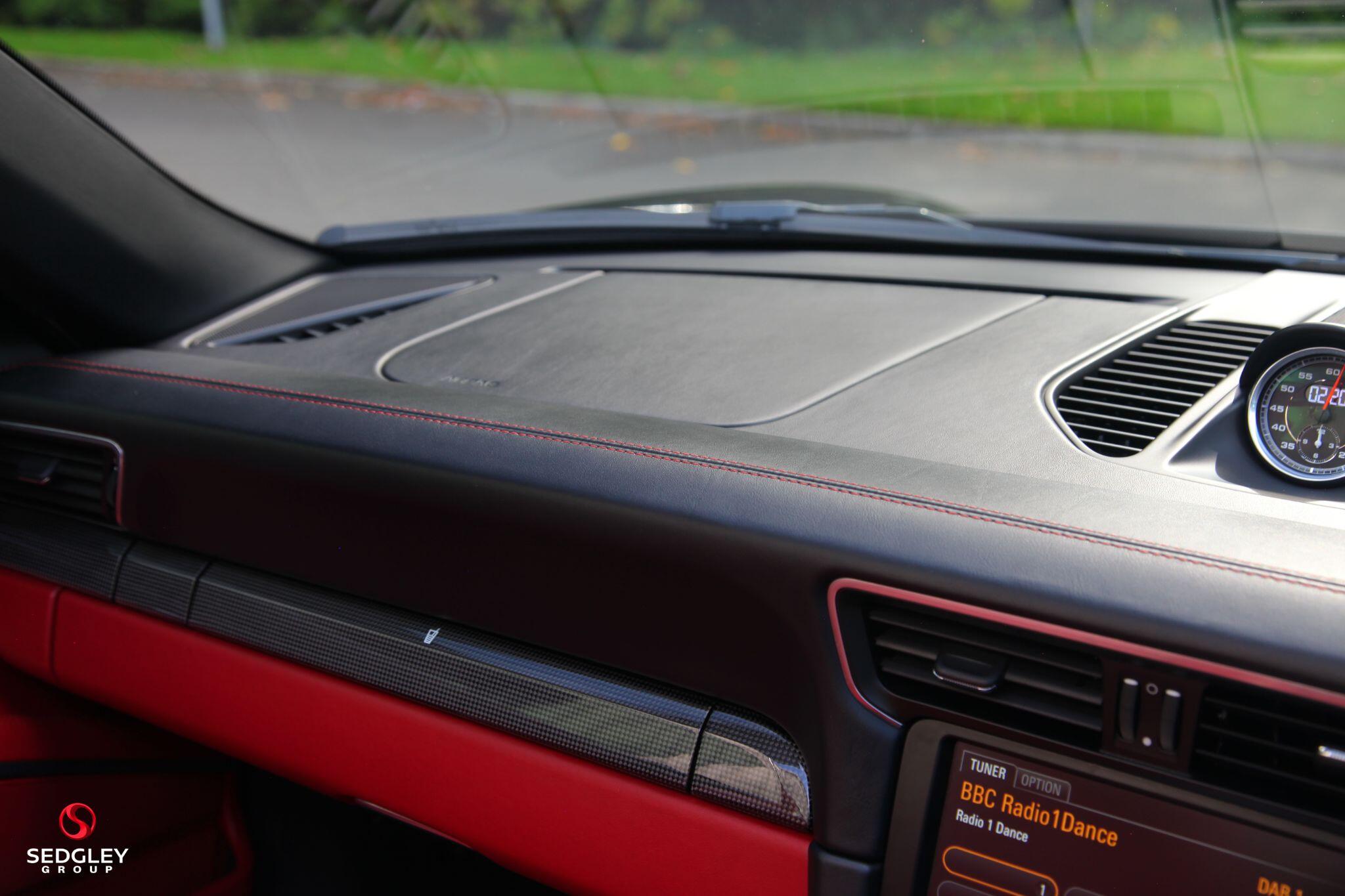 Porsche 911 view 39