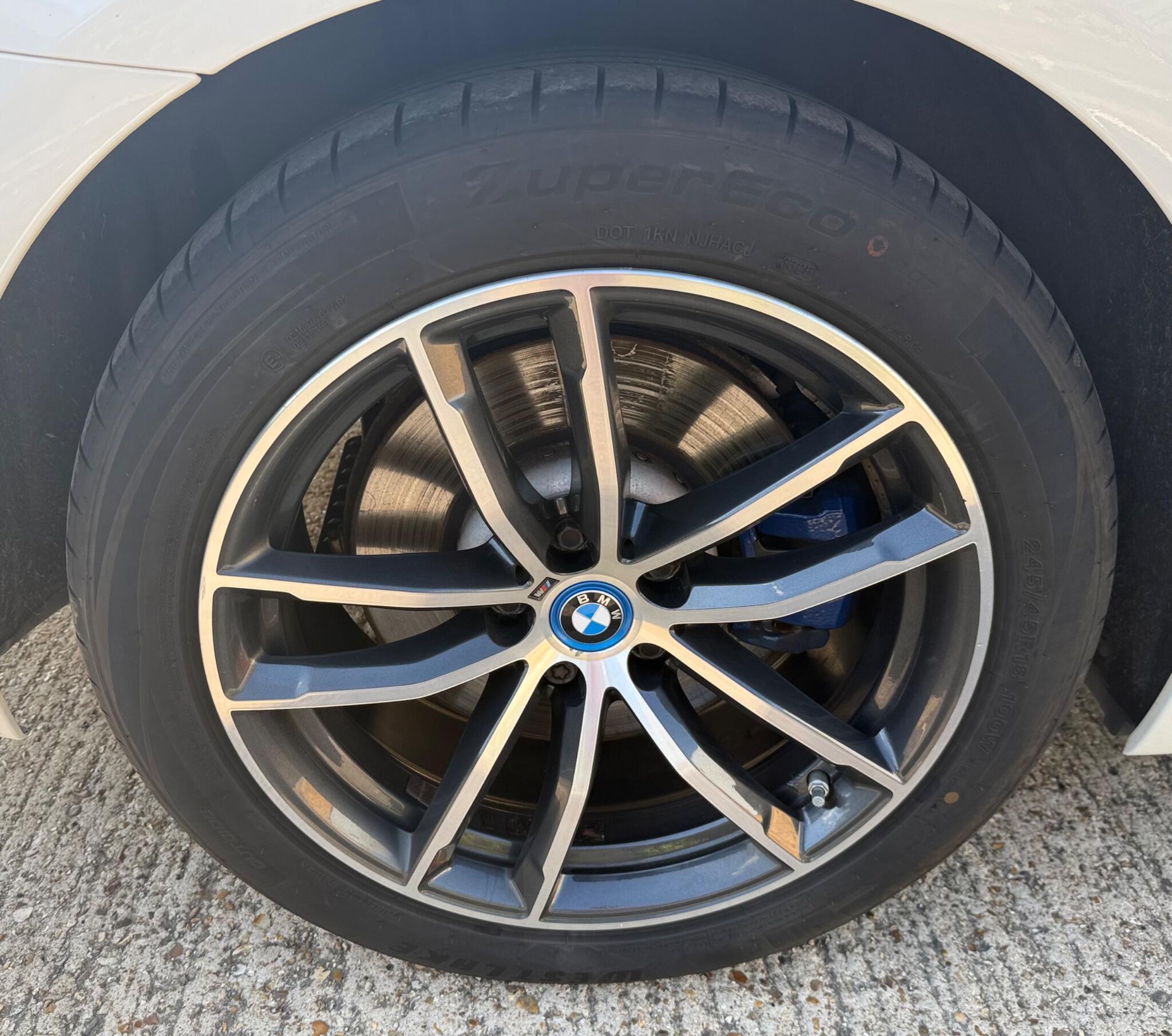BMW 5 Series view 24