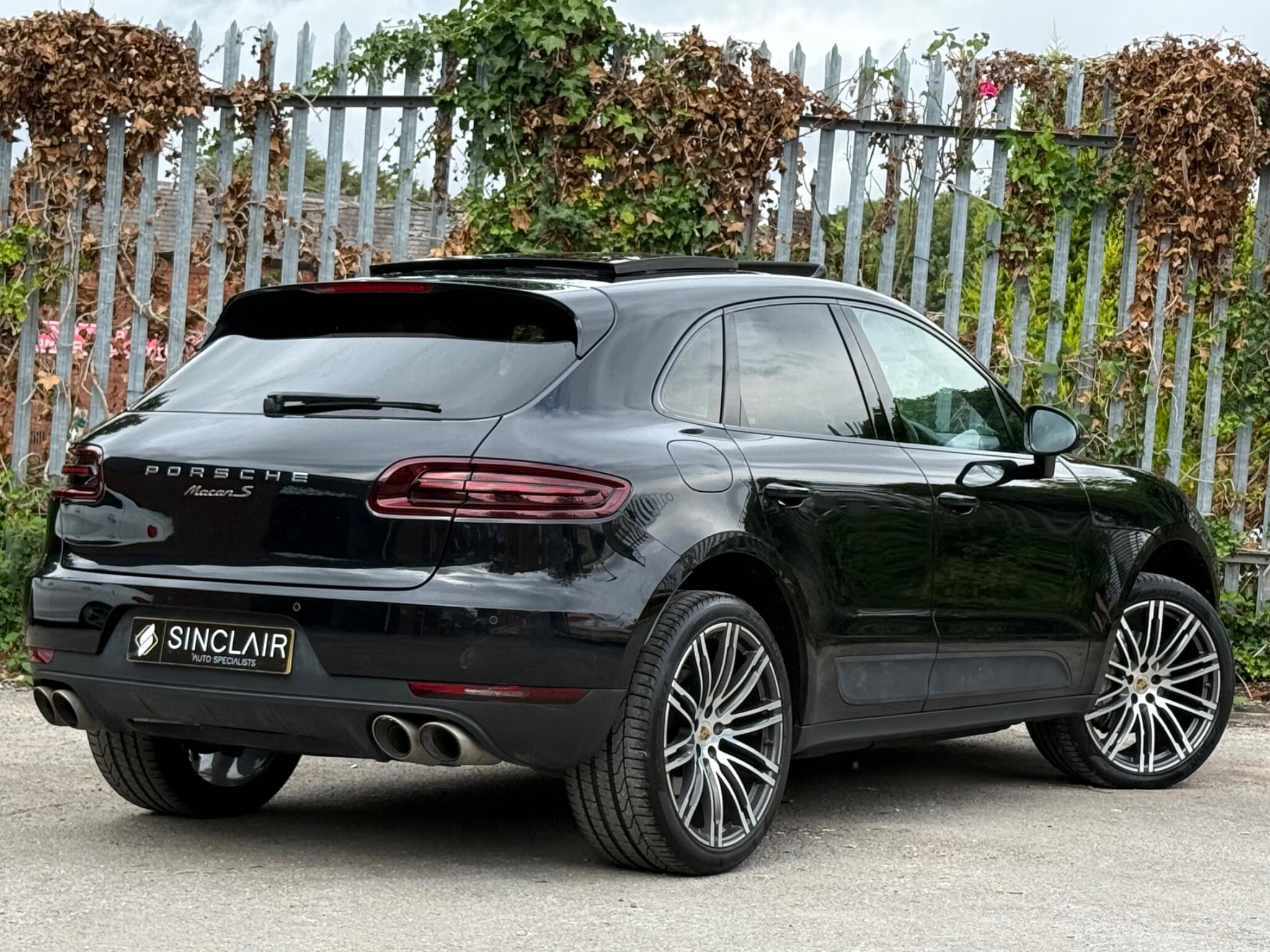 Porsche Macan view 8