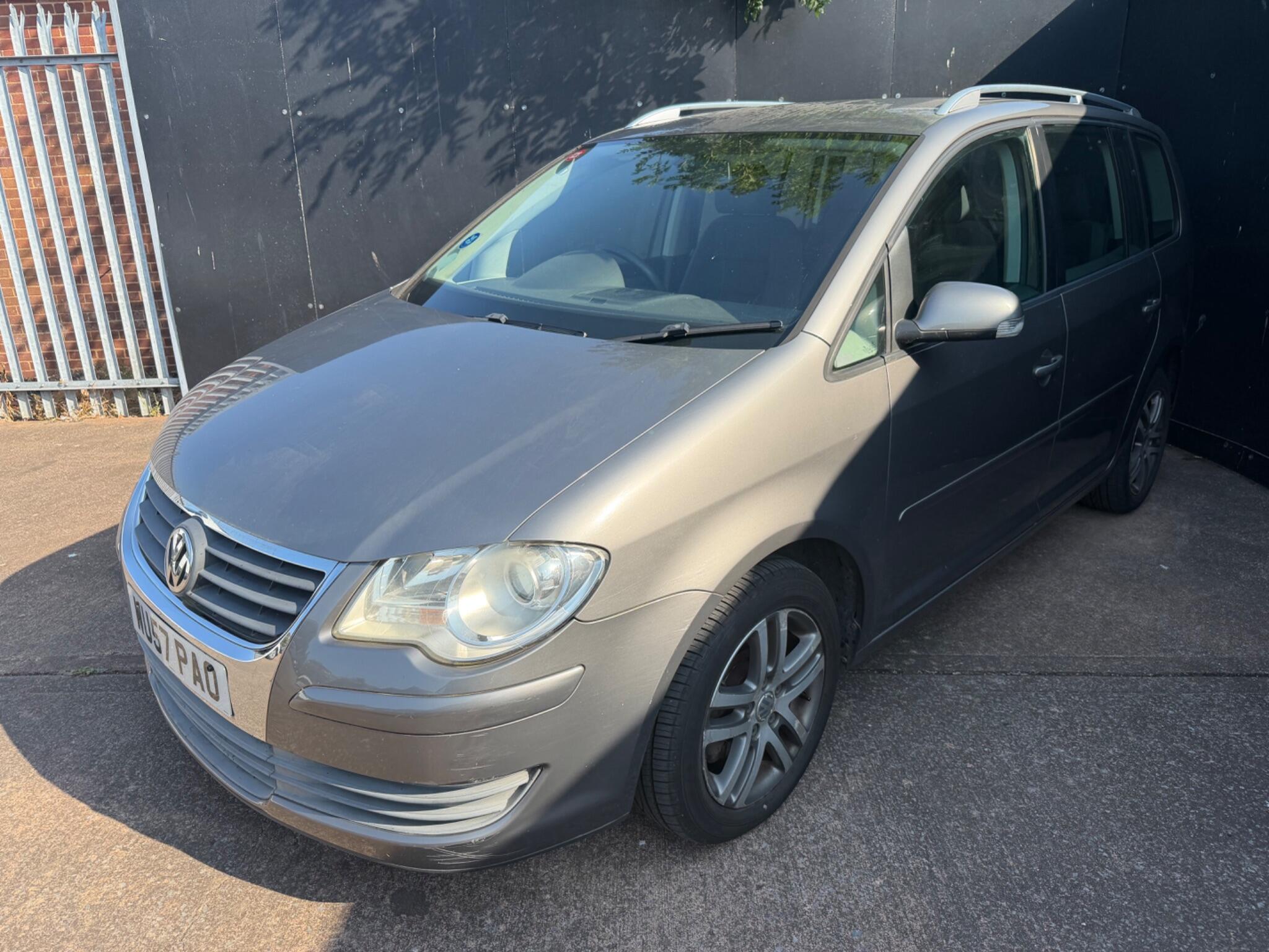 Volkswagen Touran view 9