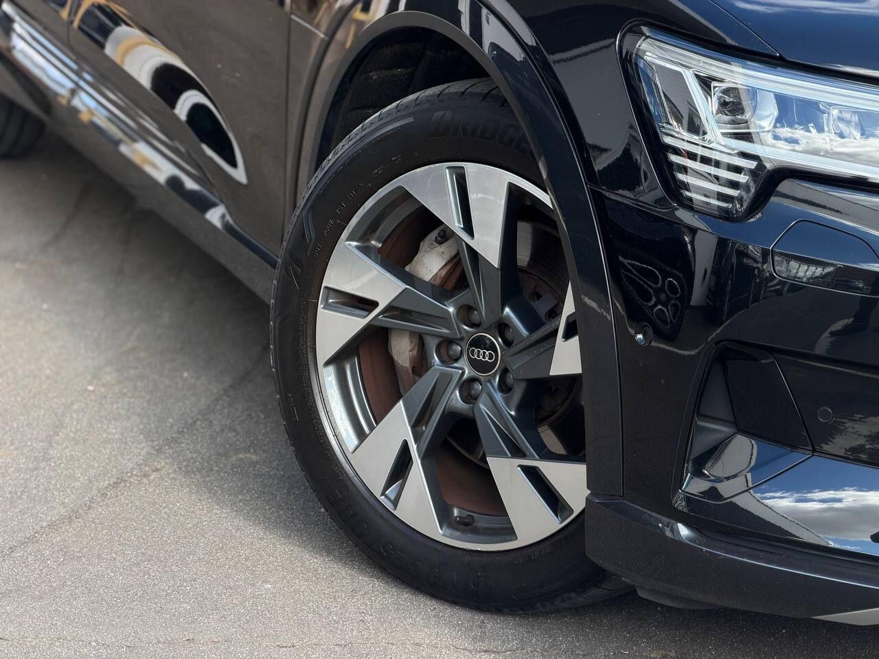 Audi E-Tron view 64