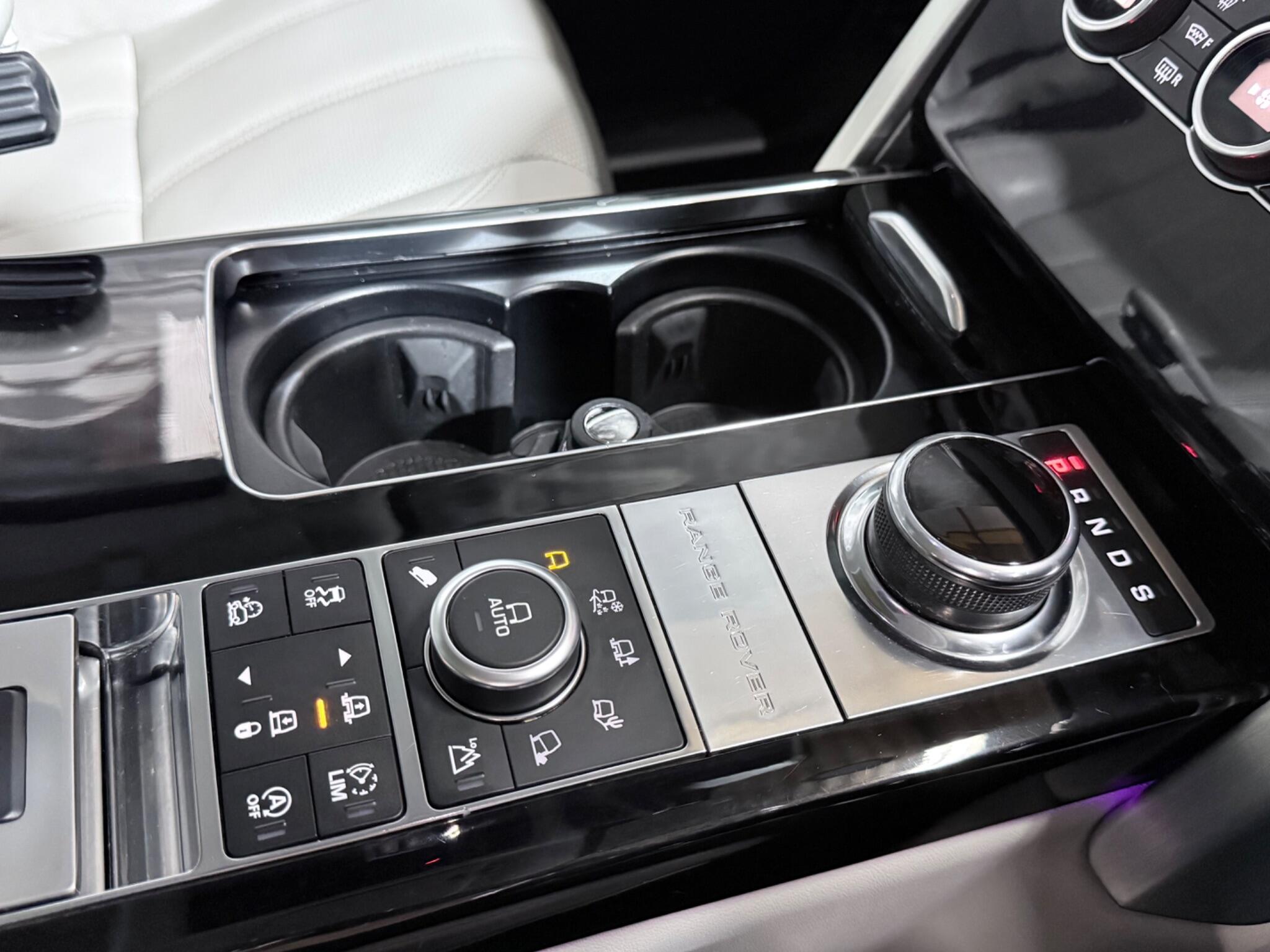 Land Rover Range Rover view 32