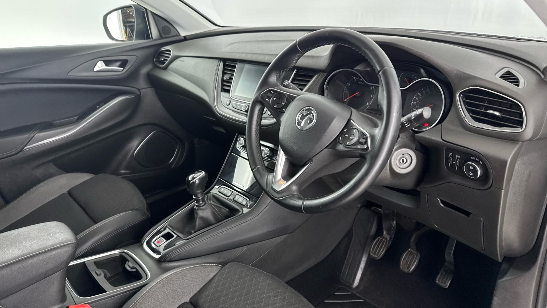 Vauxhall Grandland X view 9
