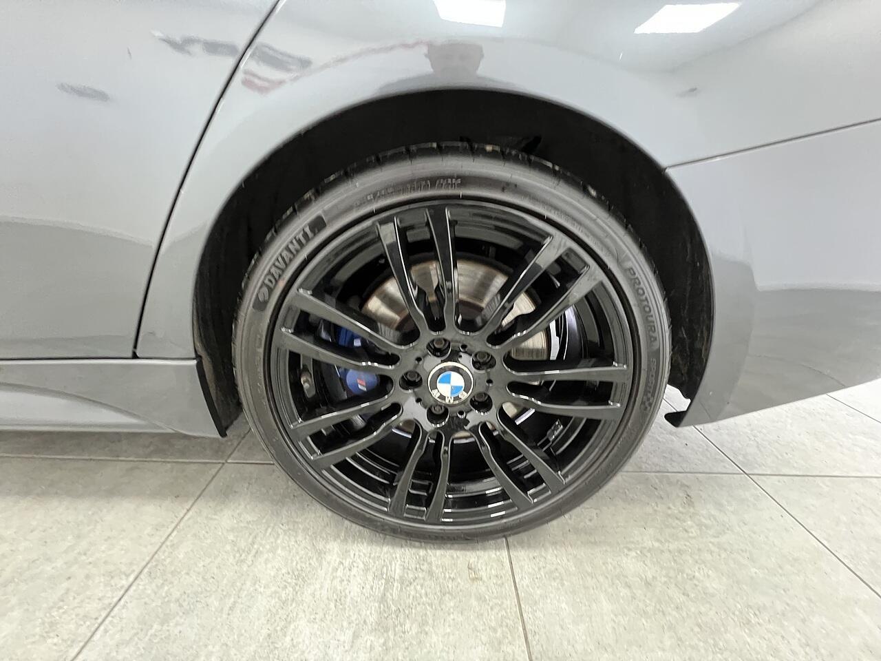 BMW 3 Series view 20