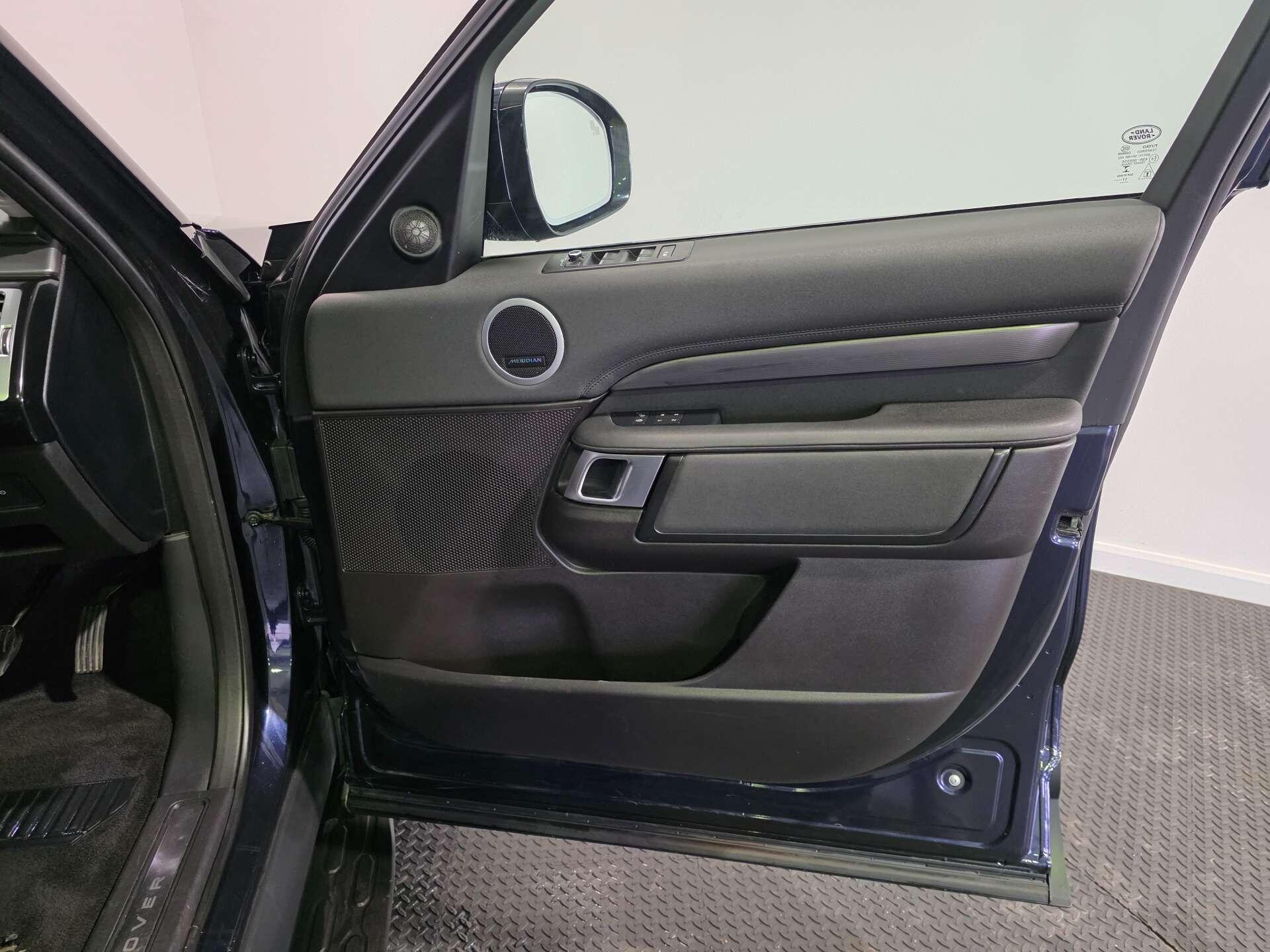 Land Rover Discovery view 26