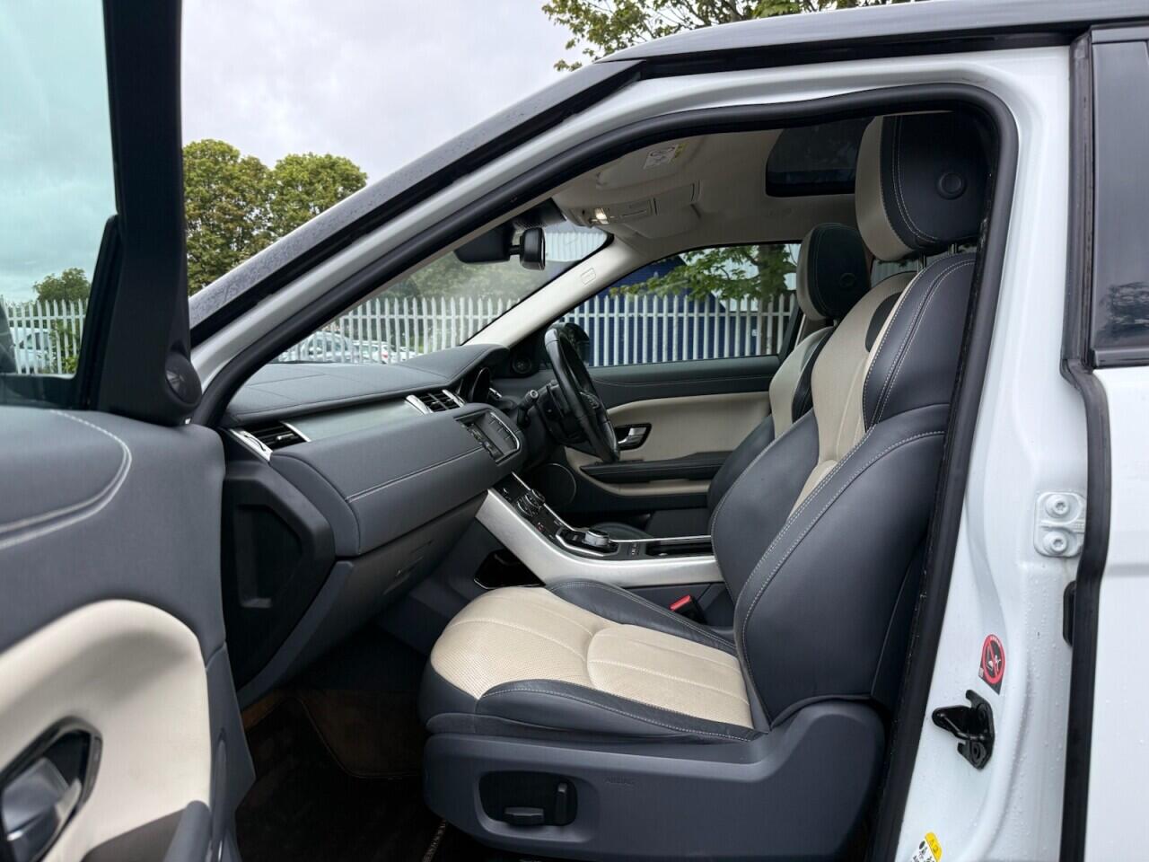 Land Rover Range Rover Evoque view 9