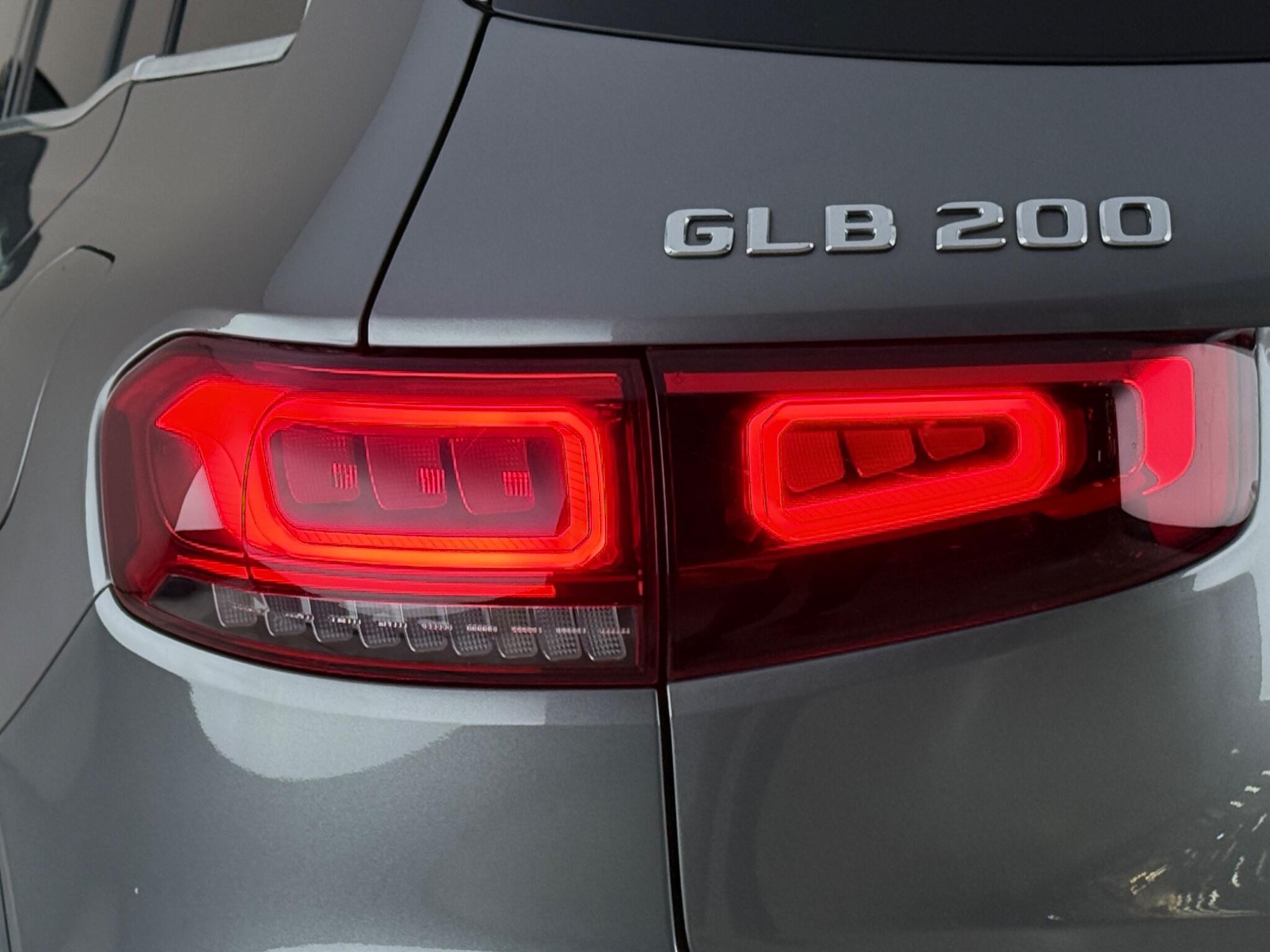 Mercedes-Benz GLB view 12