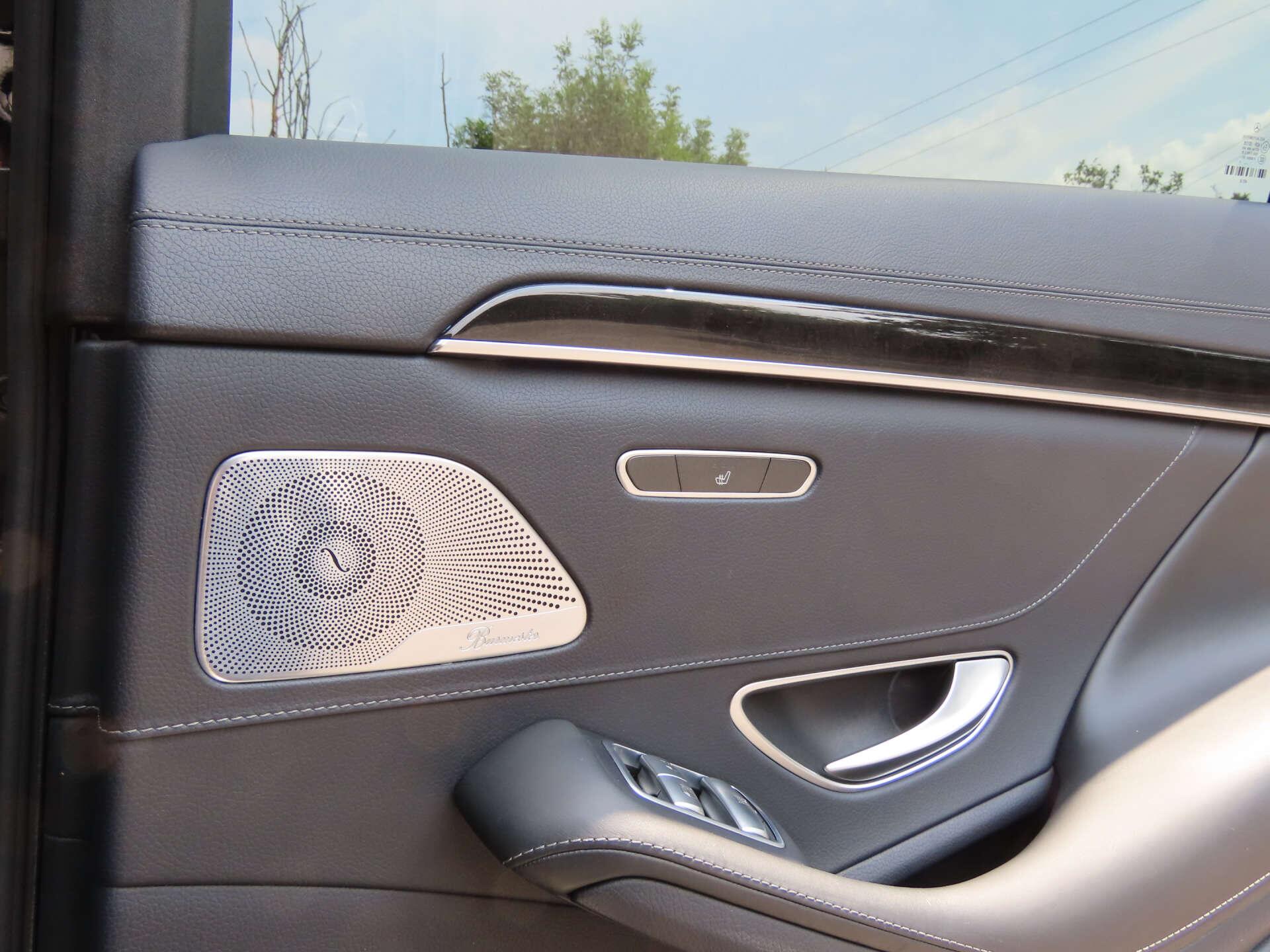 Mercedes-Benz S-Class view 16