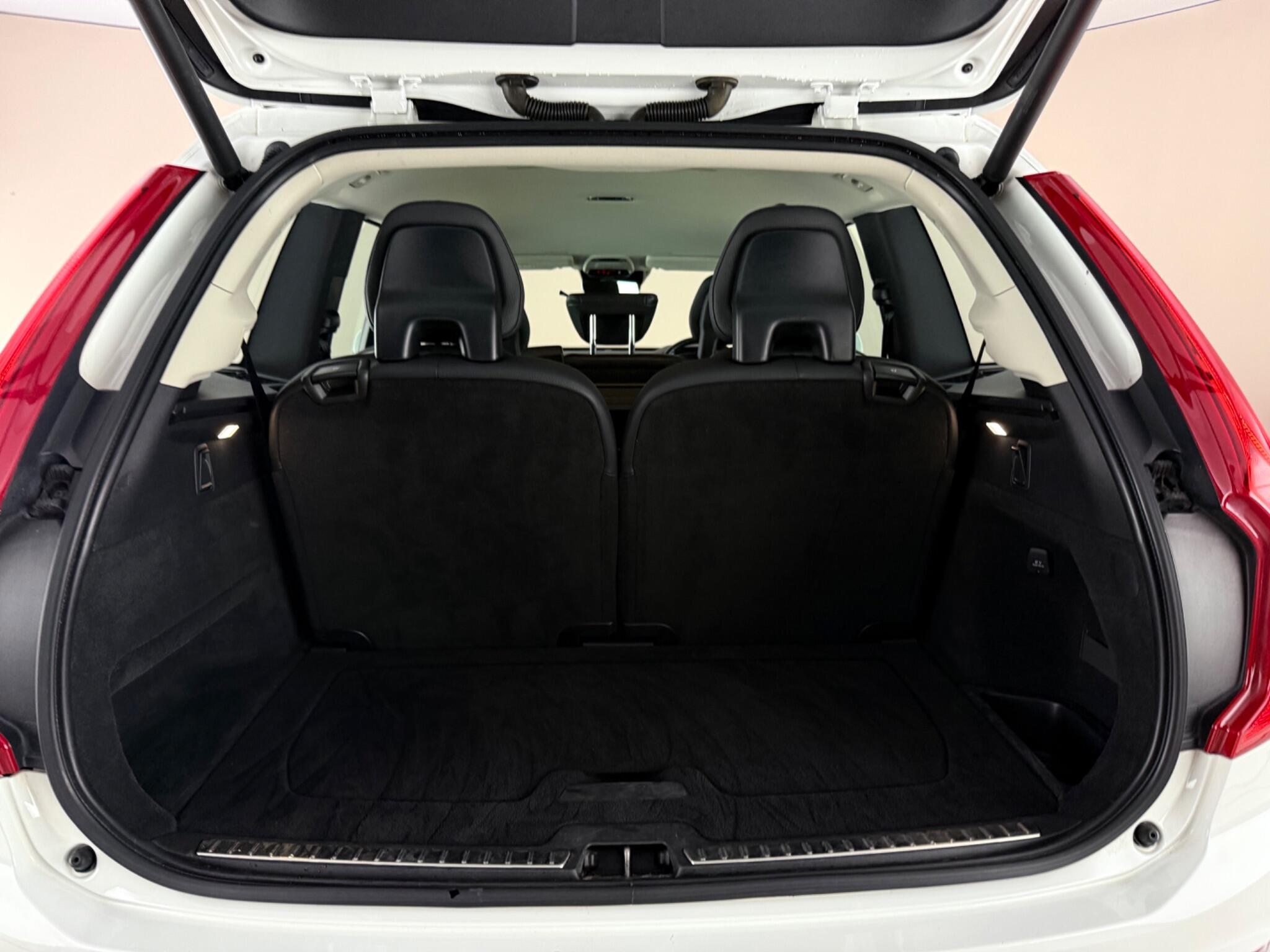 Volvo XC90 view 10