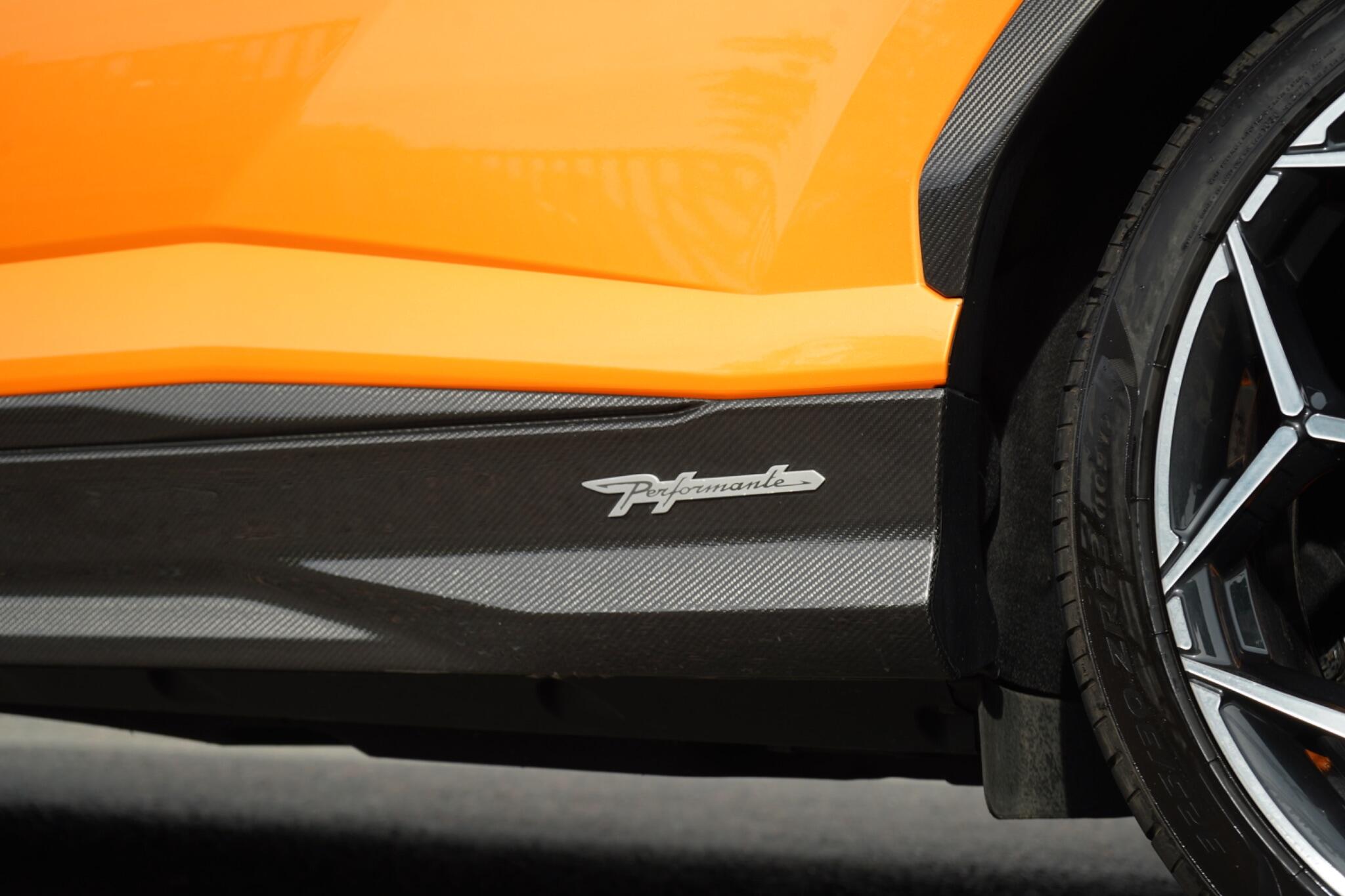 Lamborghini Urus view 45