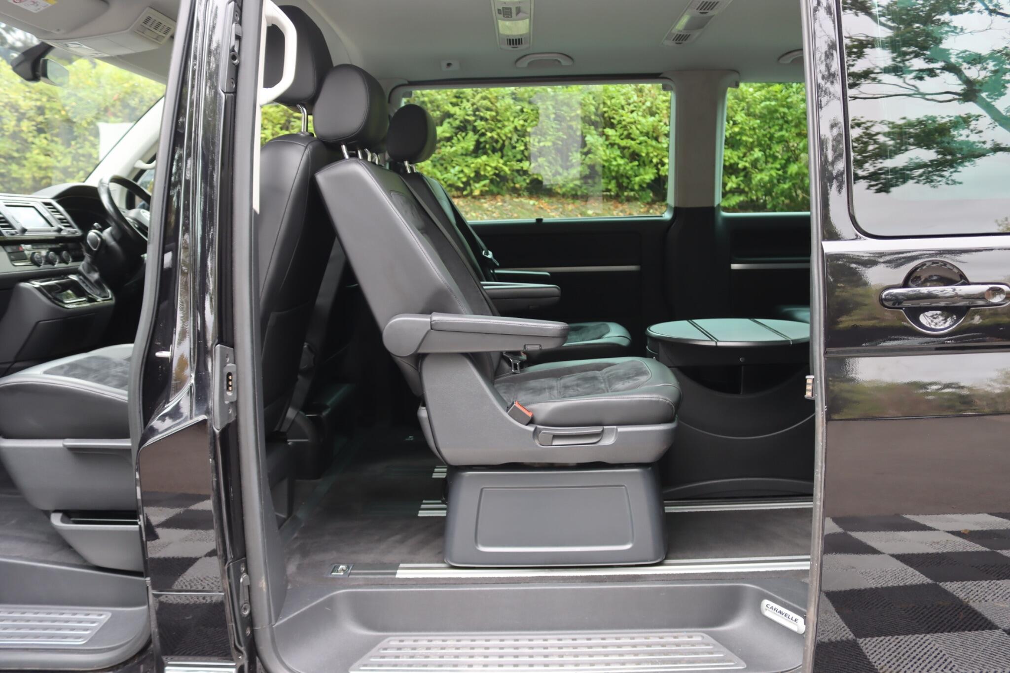 Volkswagen Caravelle view 8