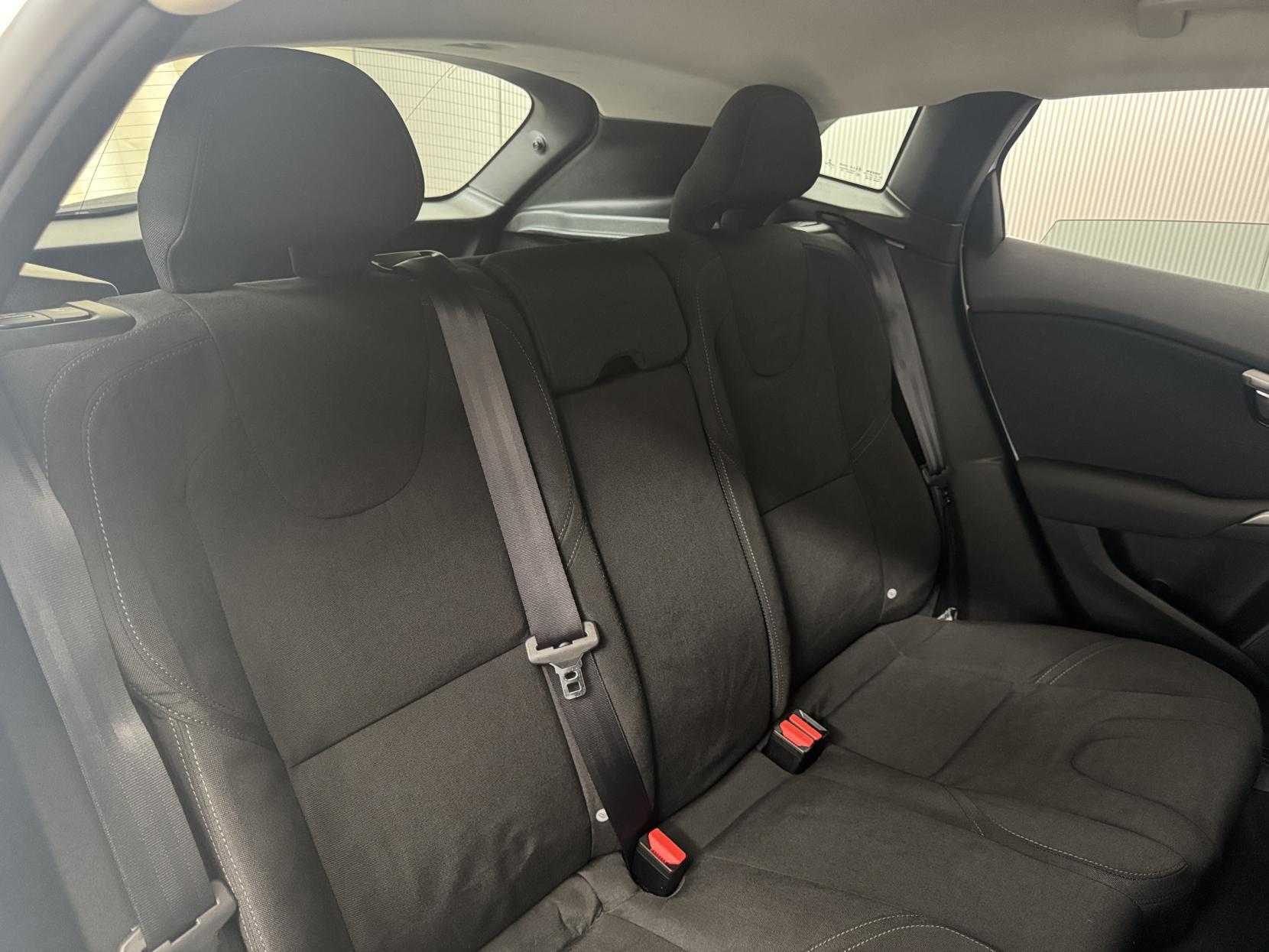 Volvo V40 view 60