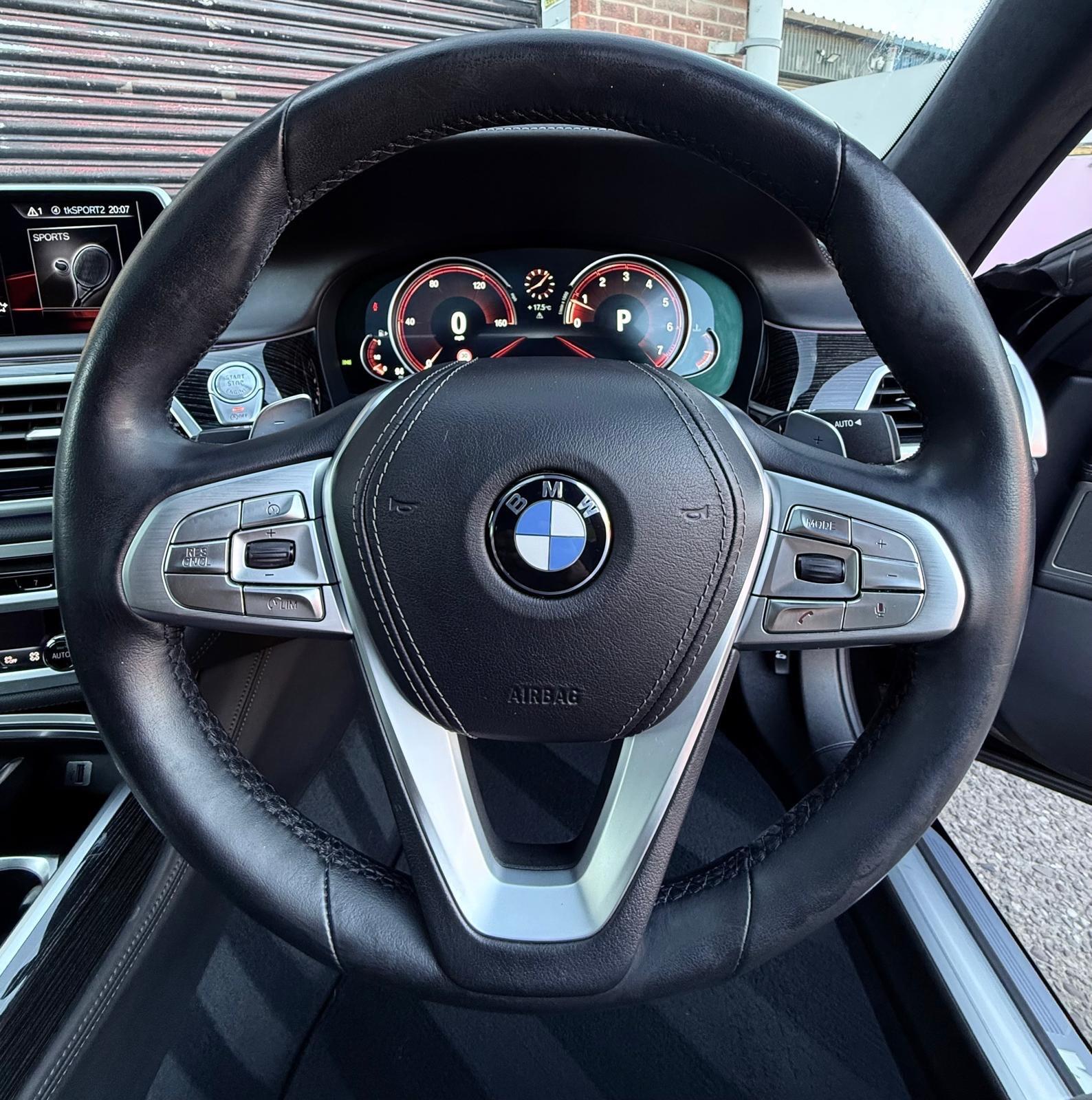 BMW 7 Series view 40