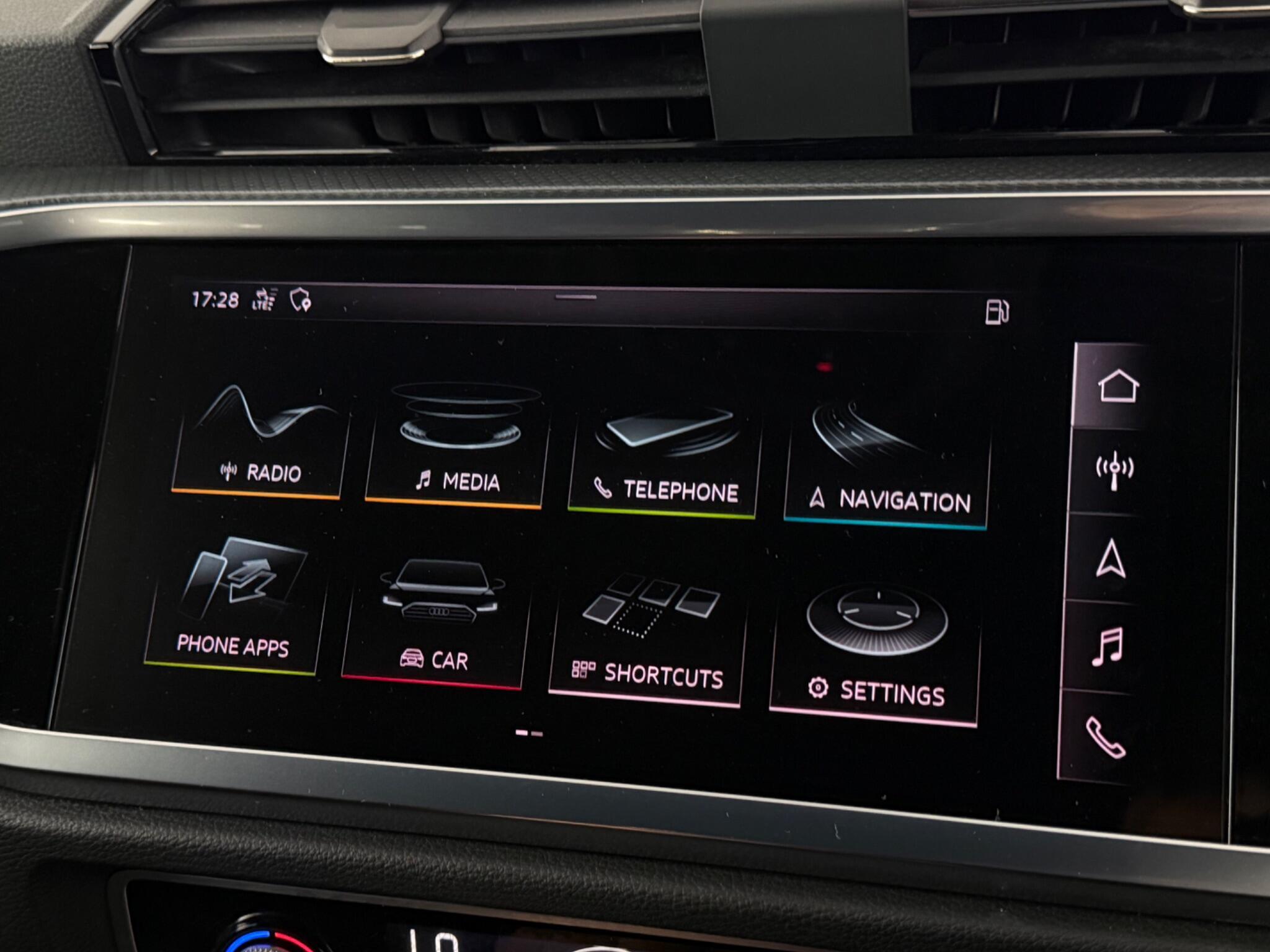 Audi Q3 view 25