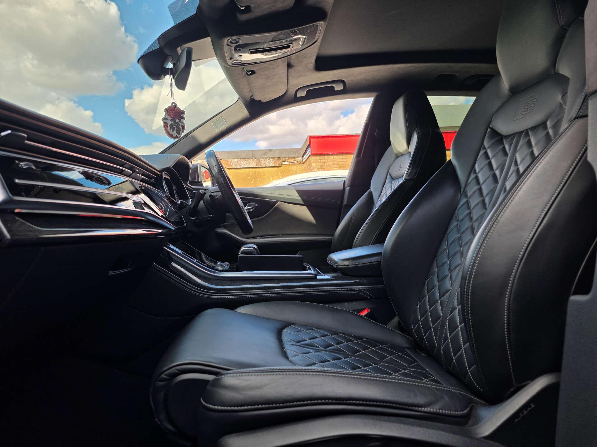 Audi Q8 view 21