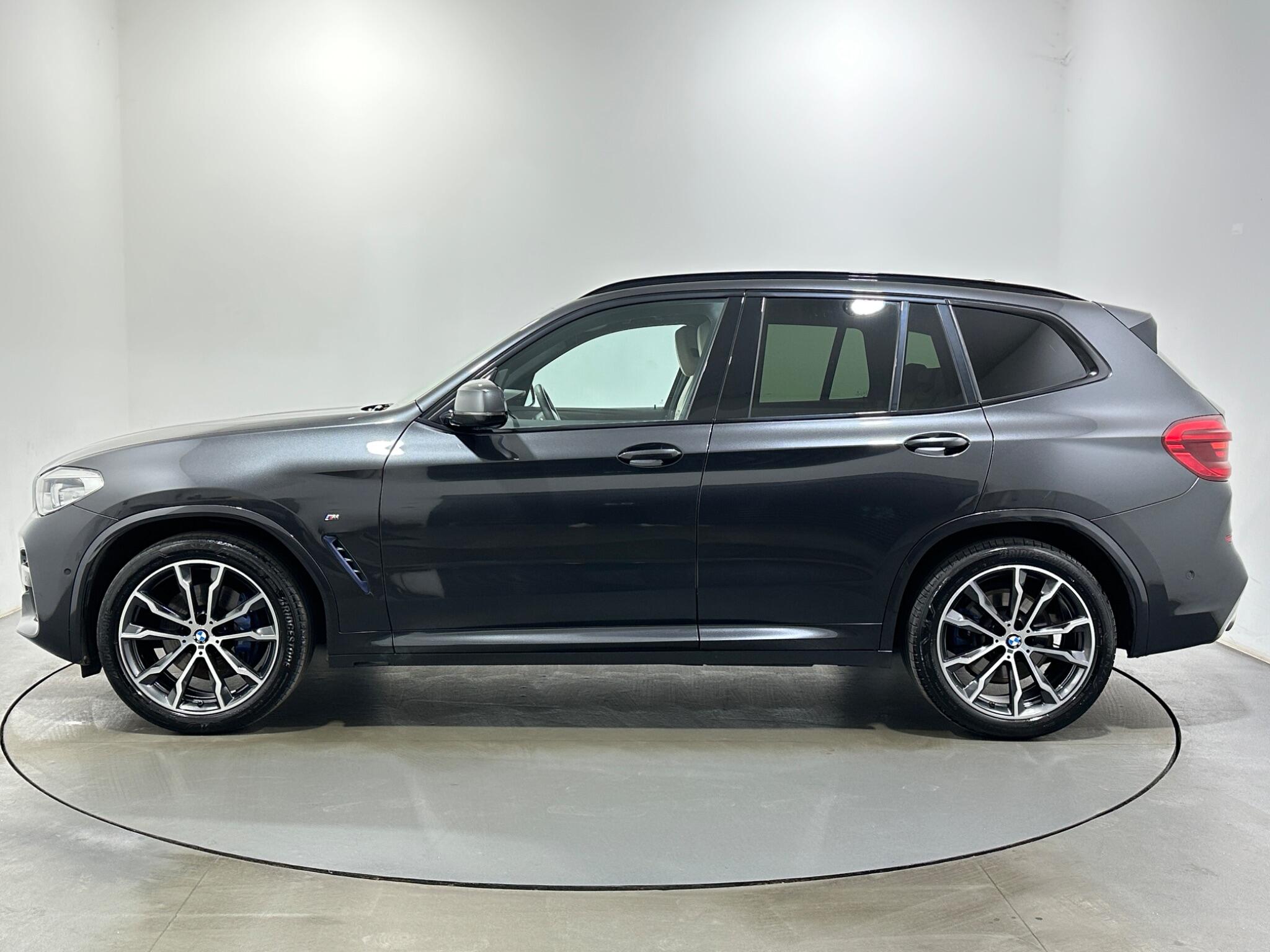 BMW X3 view 5