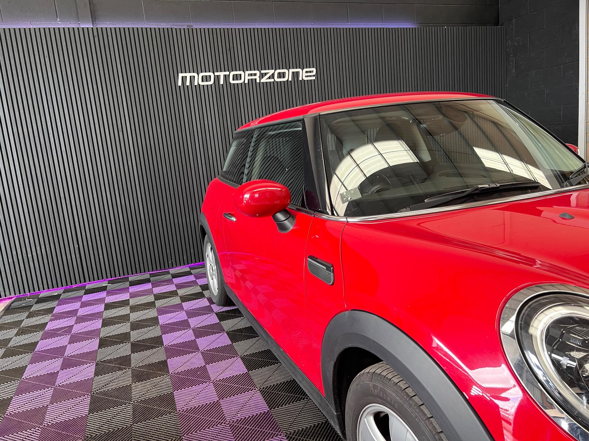Mini Hatch view 33