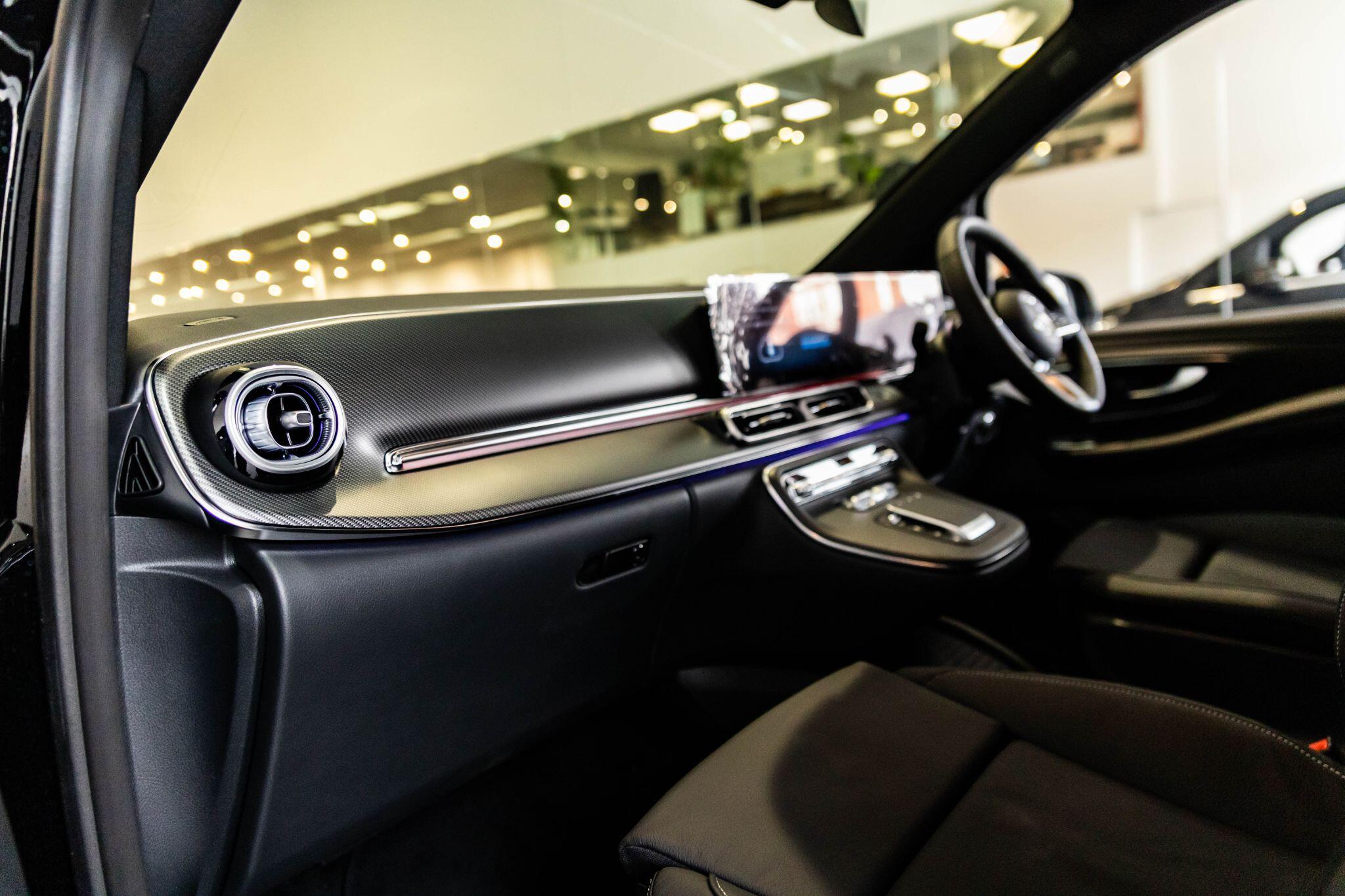 Mercedes-Benz V-Class view 10