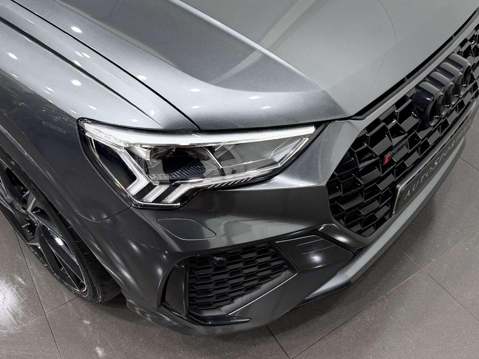 Audi RS Q3 view 30