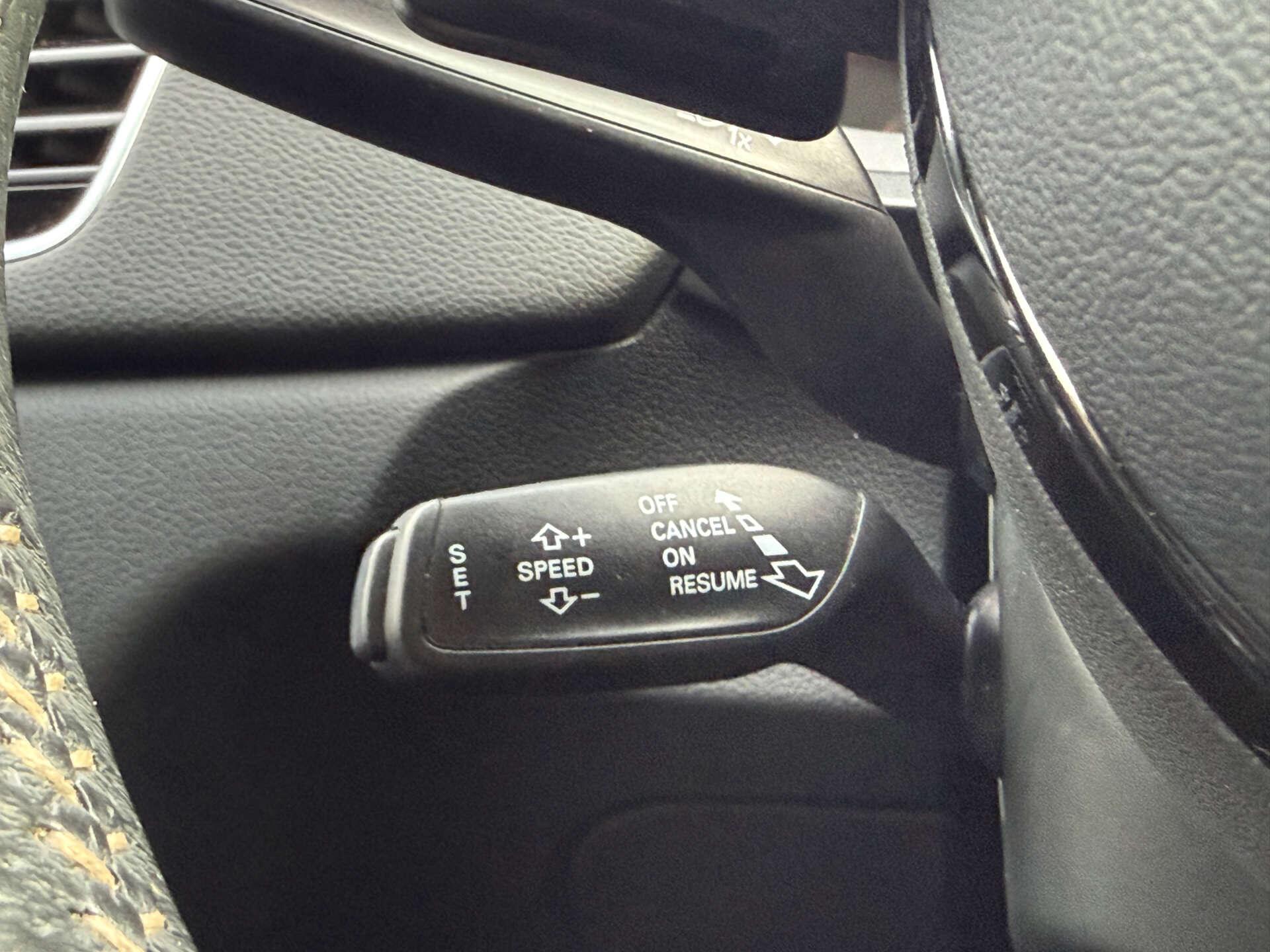 Audi Q3 view 50