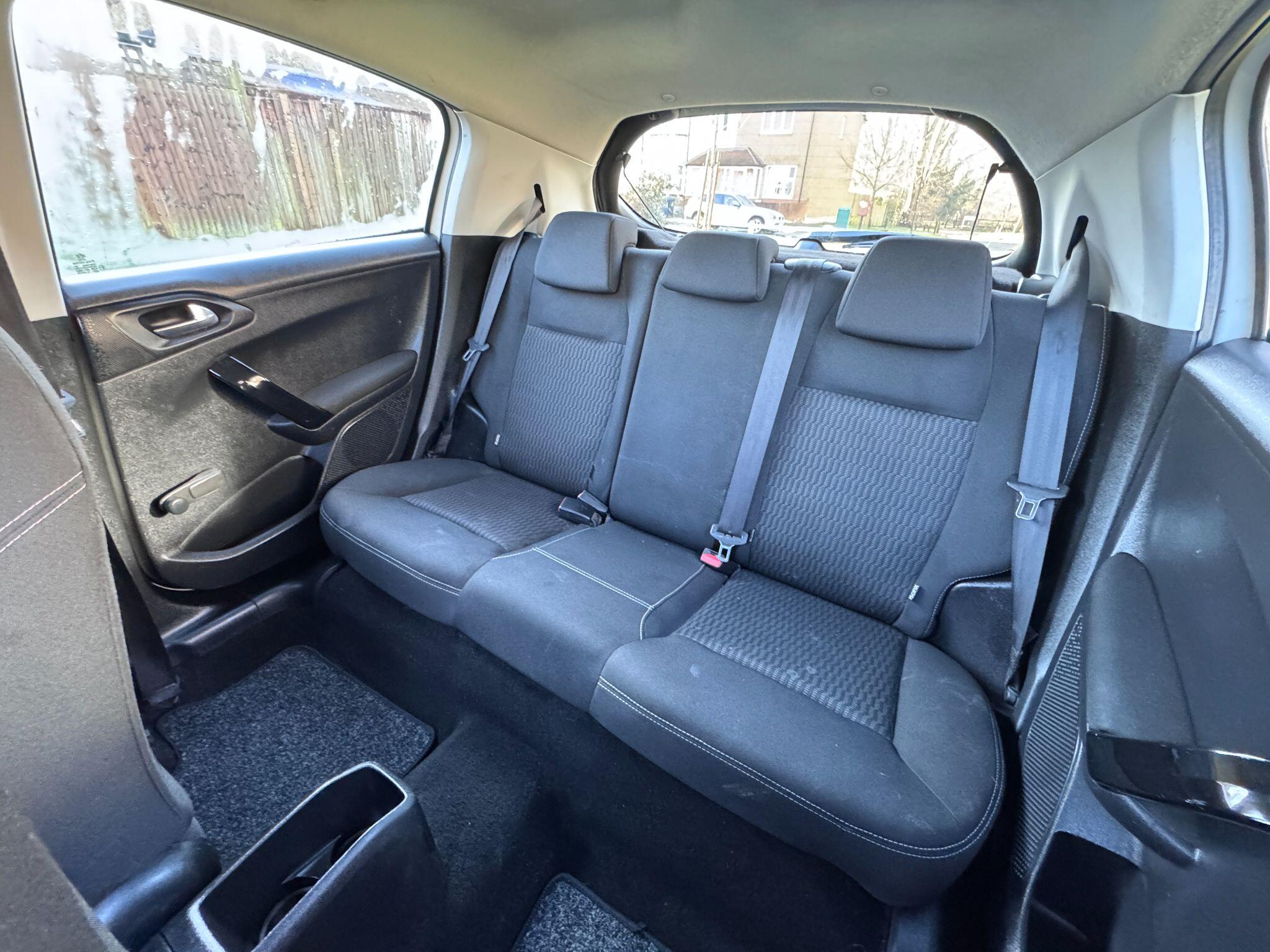 2016 Peugeot 208 image 23
