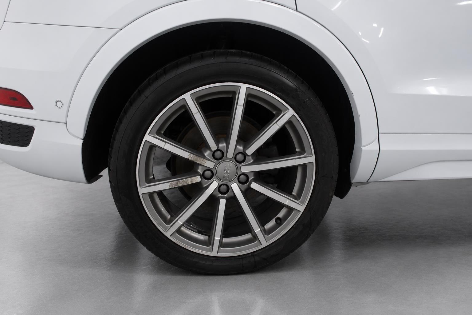 Audi Q3 view 57
