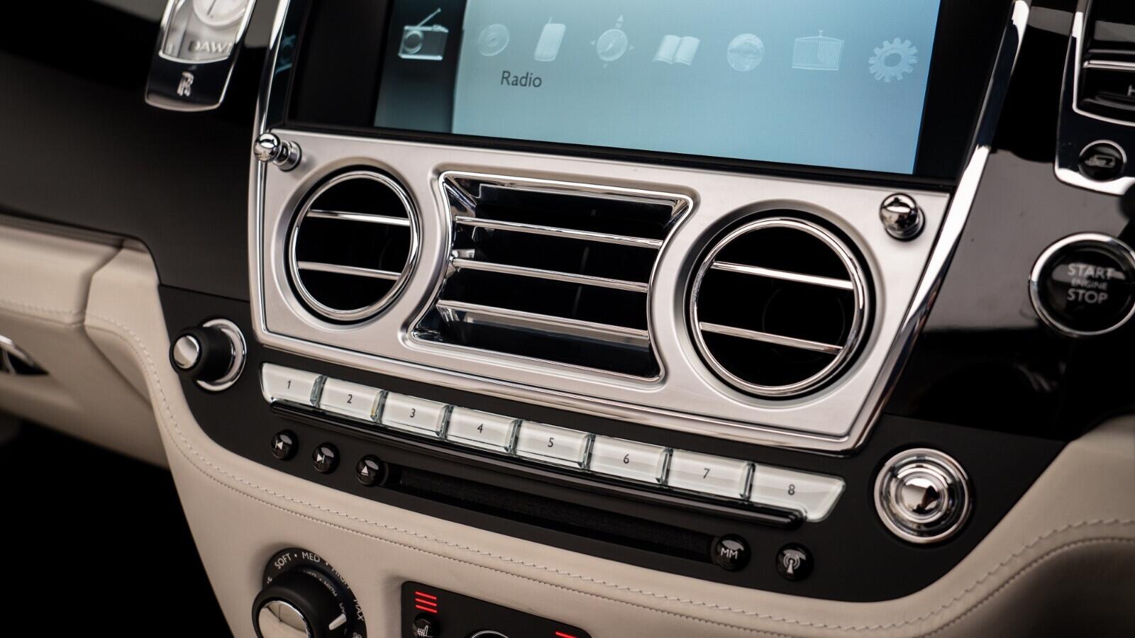 Rolls-Royce Dawn view 30