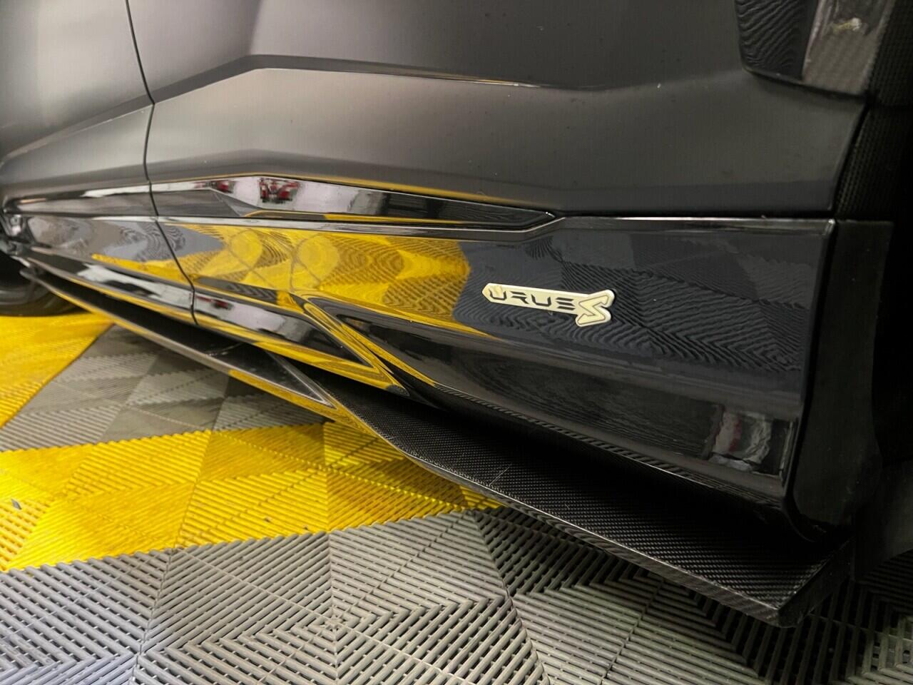 Lamborghini Urus view 34