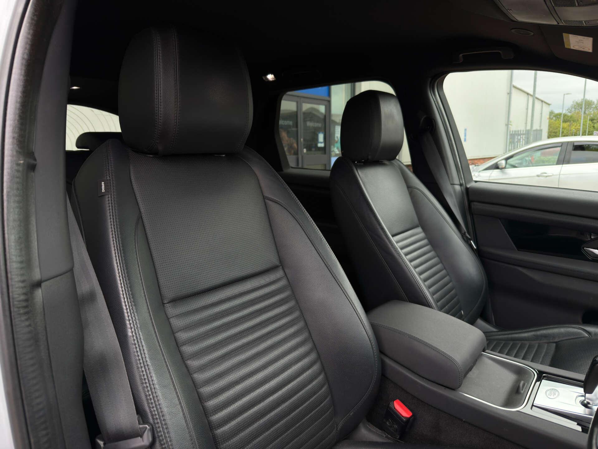 Land Rover Discovery Sport view 15