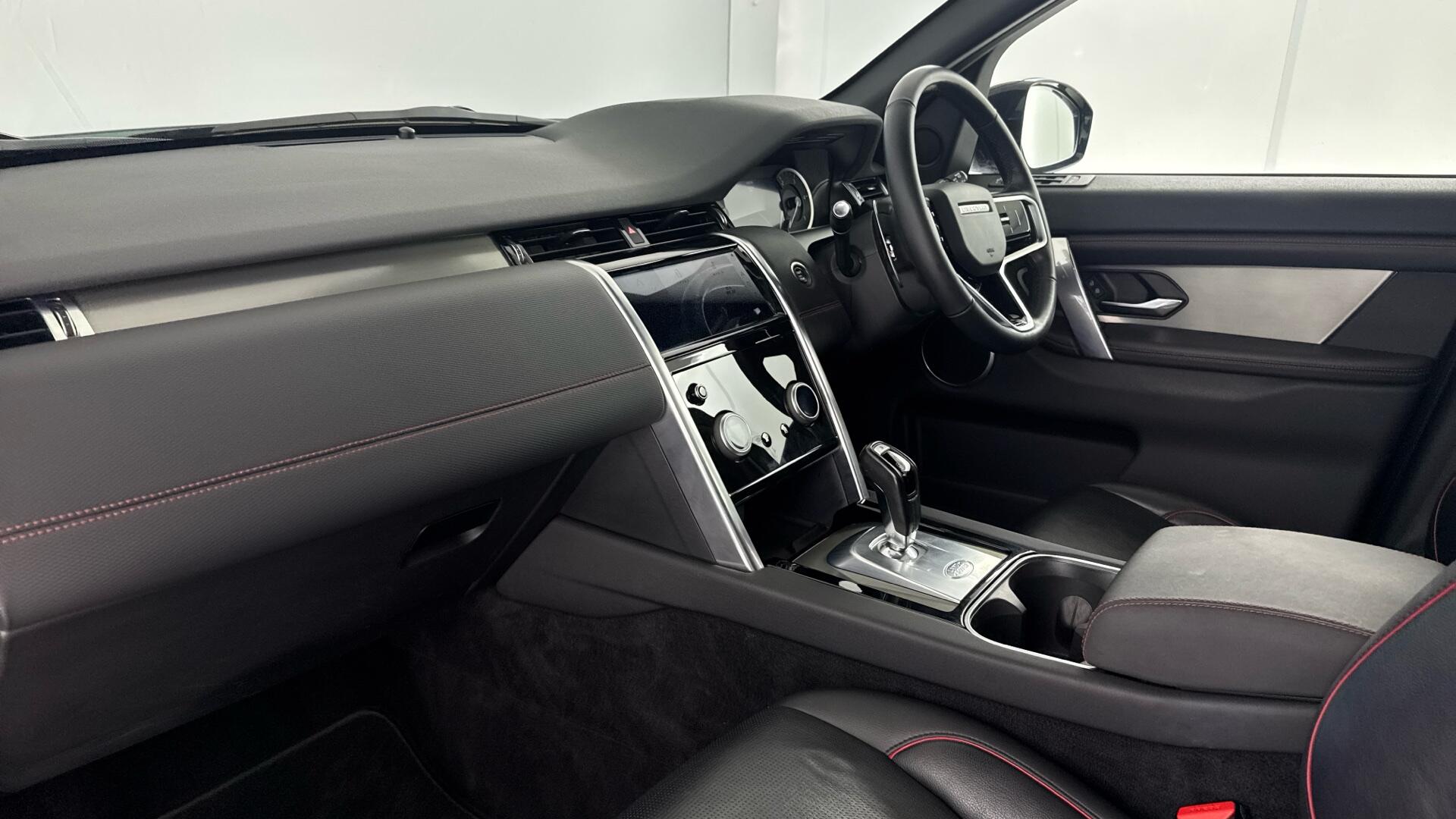 Land Rover Discovery Sport view 10