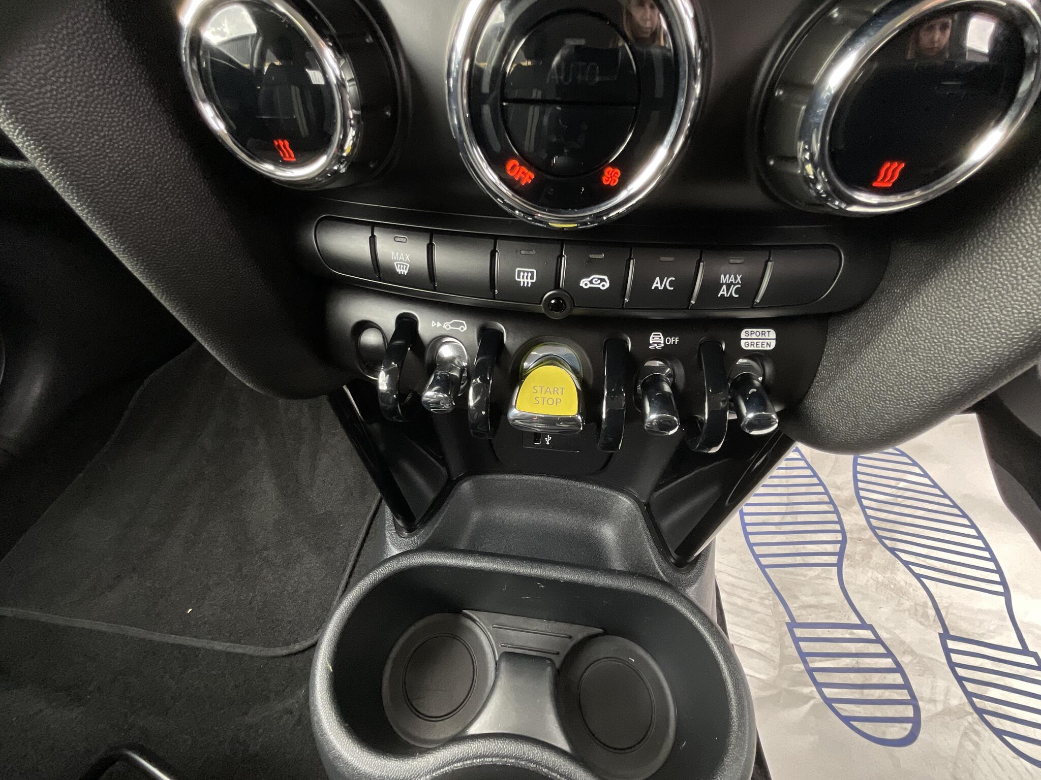 Mini Hatch view 37