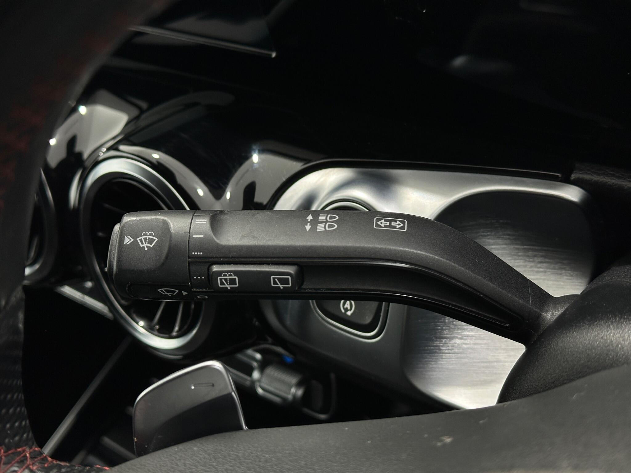 Mercedes-Benz GLB view 14