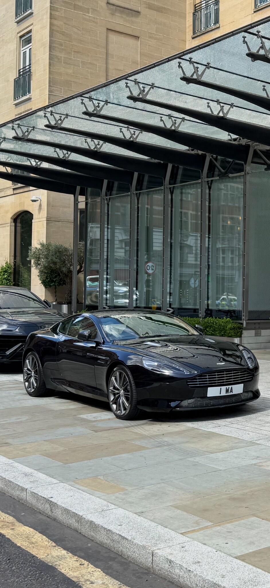 Aston Martin DB9