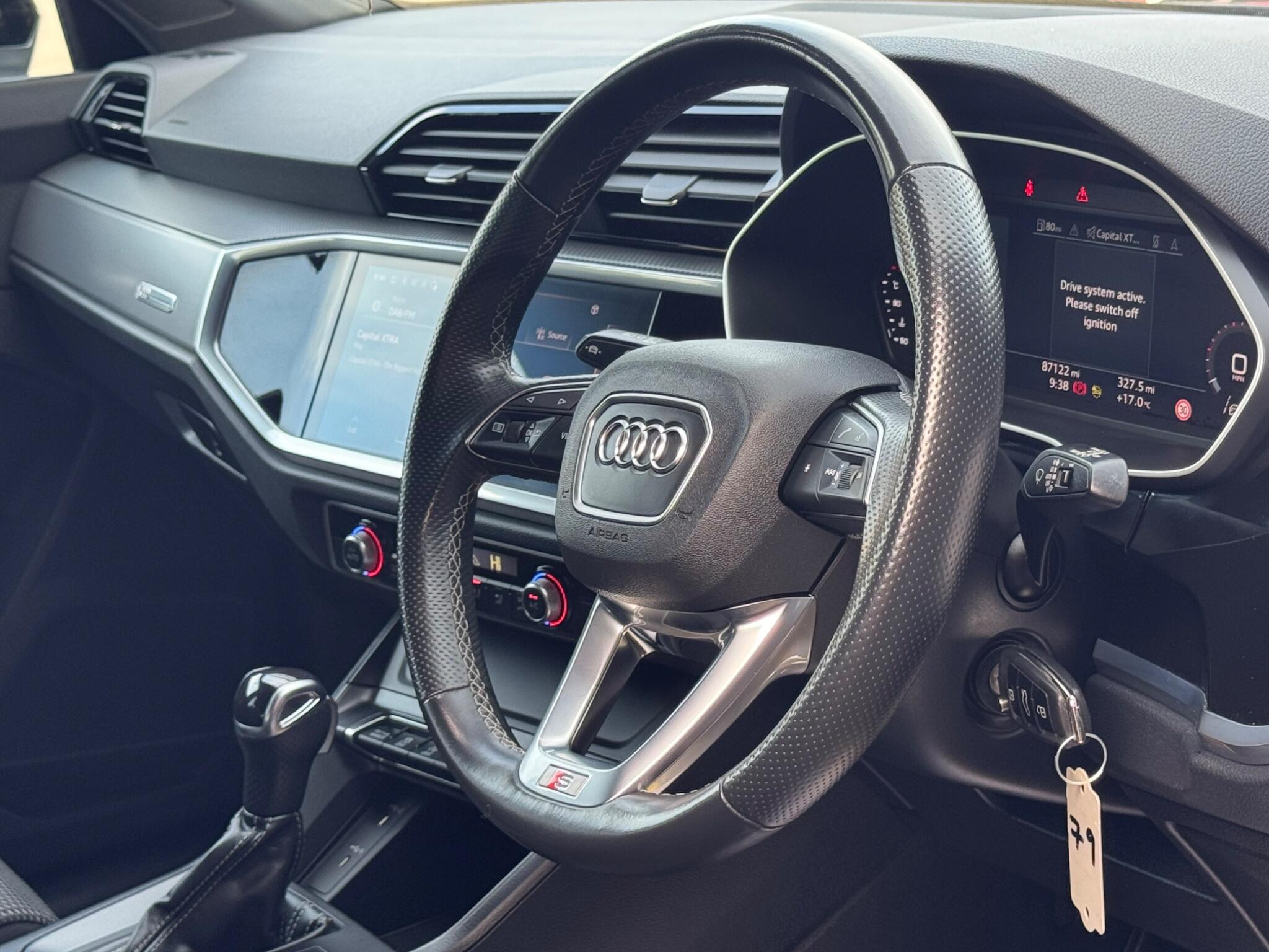Audi Q3 view 13