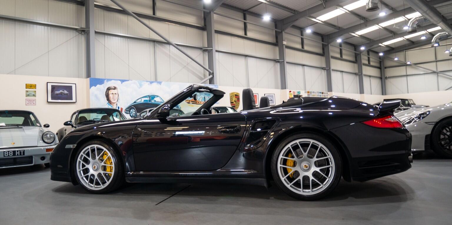 Porsche 911 view 7