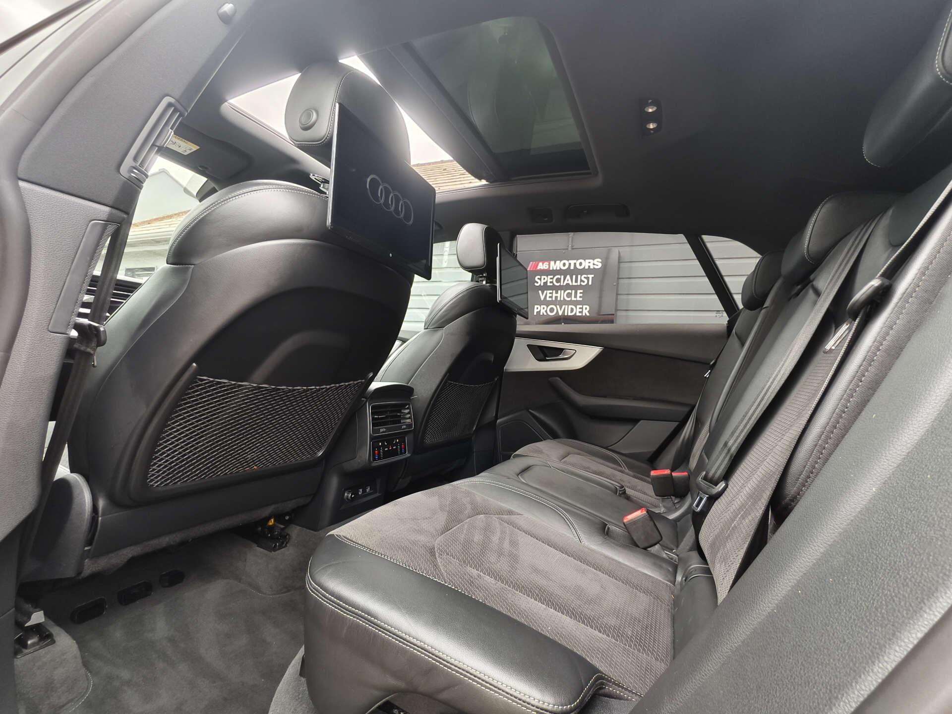 Audi Q8 view 3