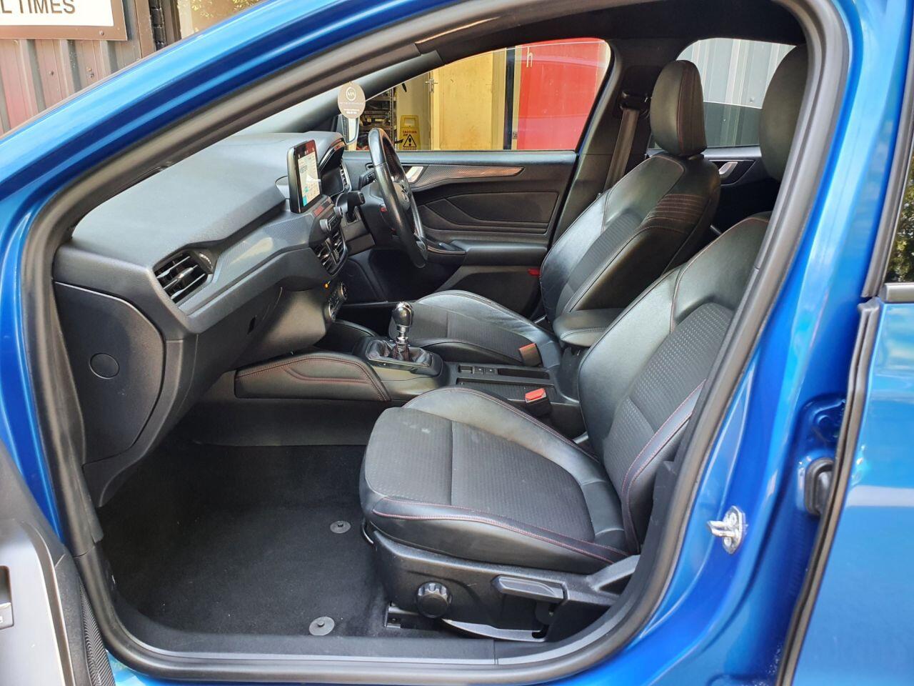 Ford Focus view 26