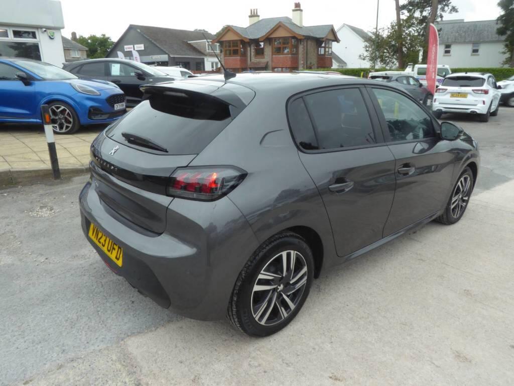 Peugeot 208 view 3