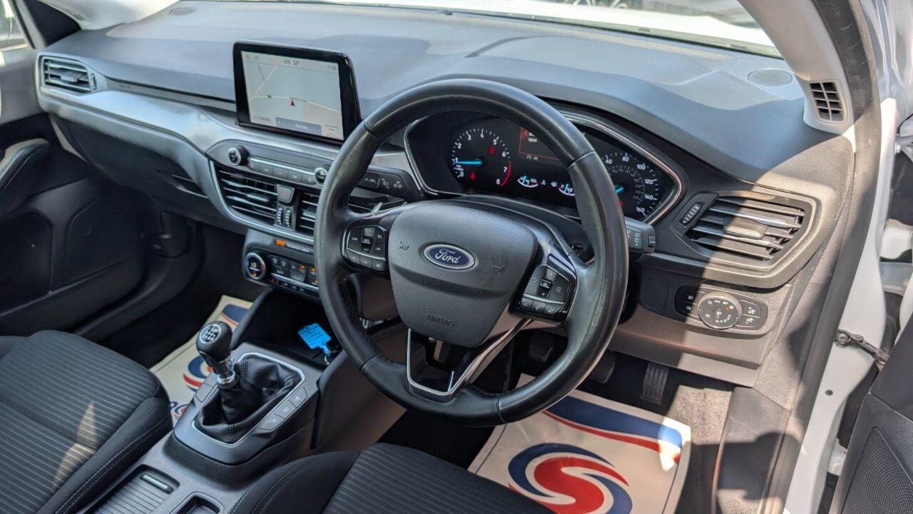 Ford Focus view 3