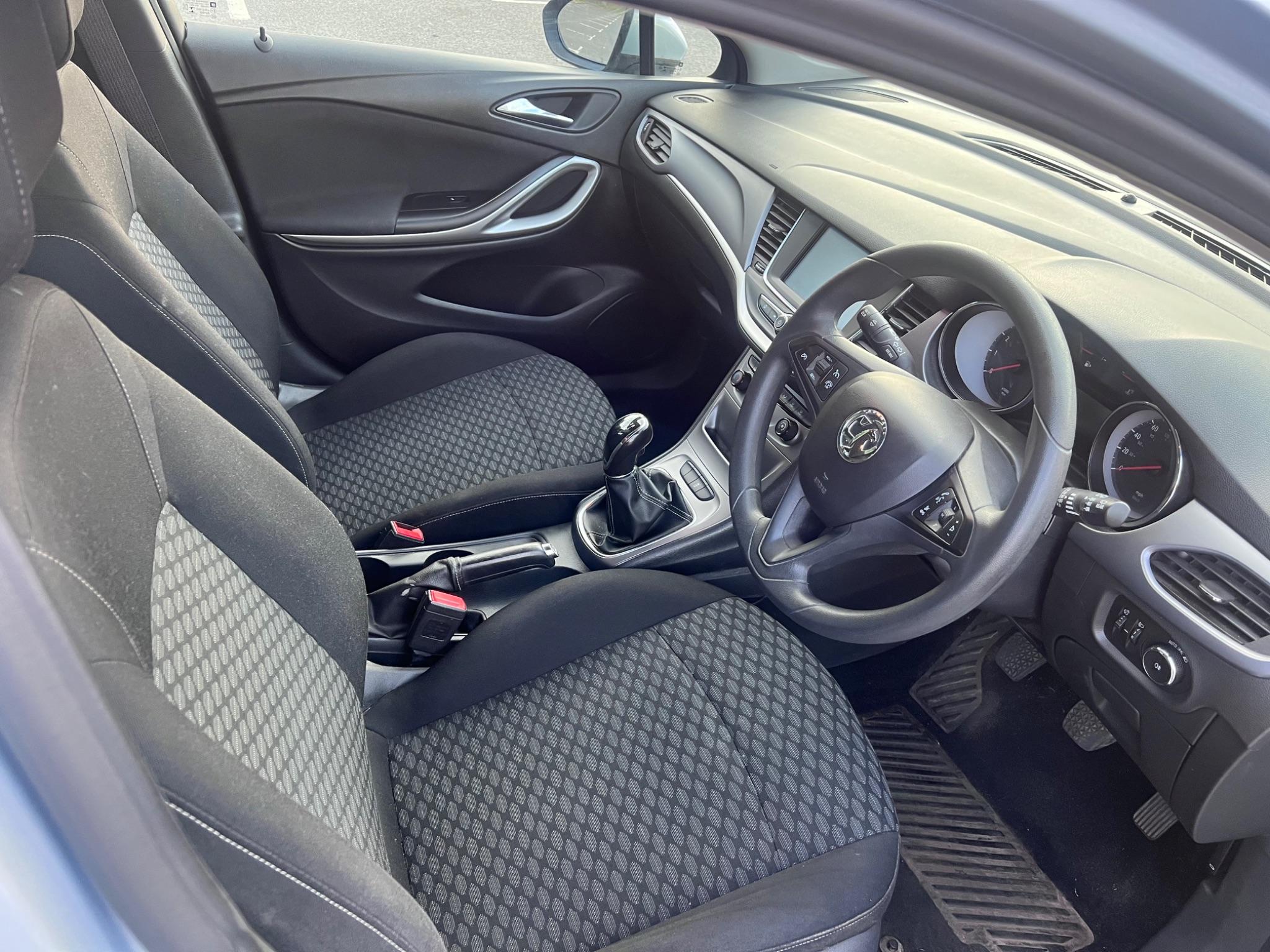 2017 Vauxhall Astra 1.4i Design Euro 6 5dr • 48,900 miles image 11